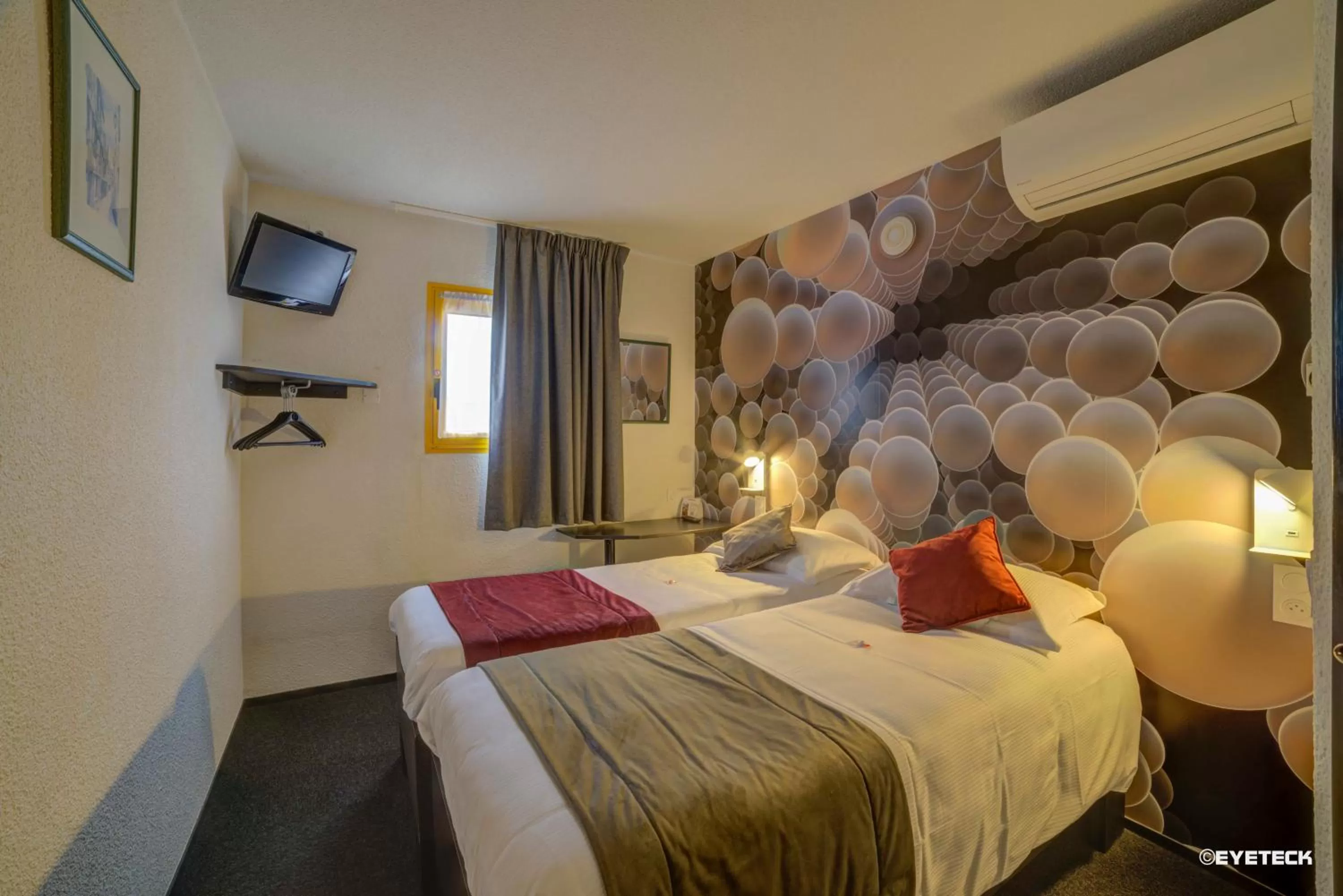 Bed in Hôtel The Originals Access, Bourges Nord Saint-Doulchard