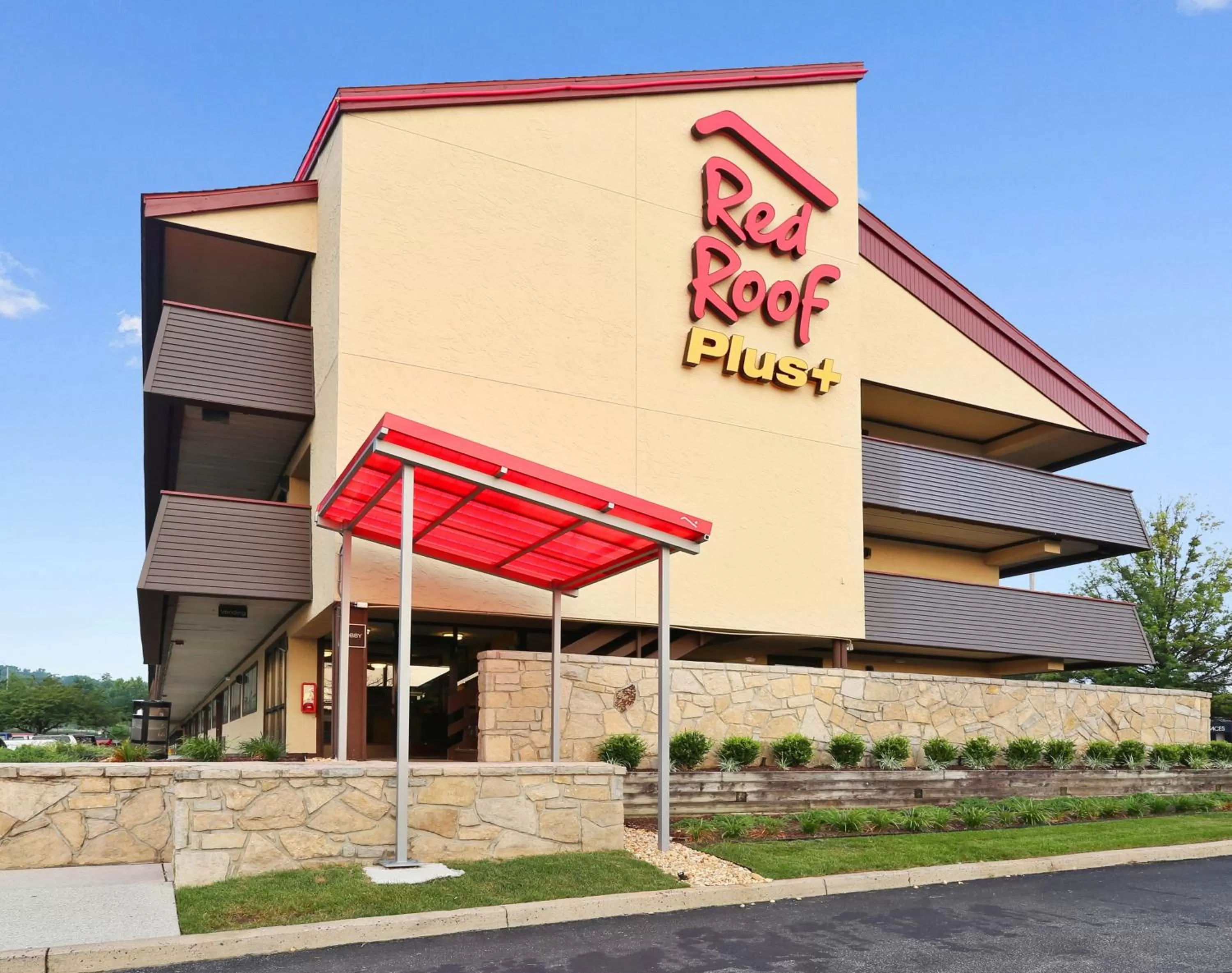 Property building in Red Roof Inn PLUS+ Baltimore North - Timonium