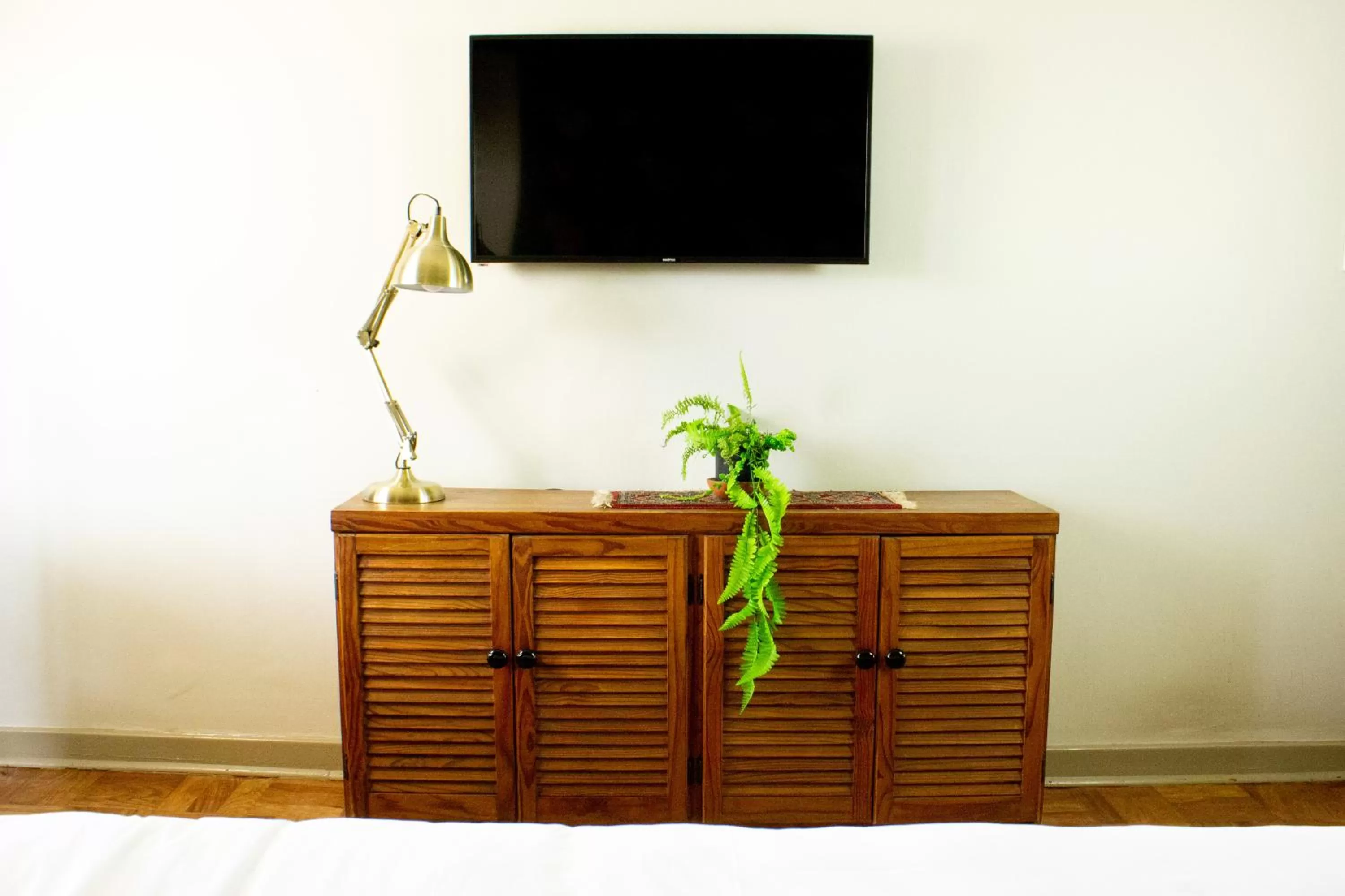 TV/Entertainment Center in Ben's Bed and Breakfast