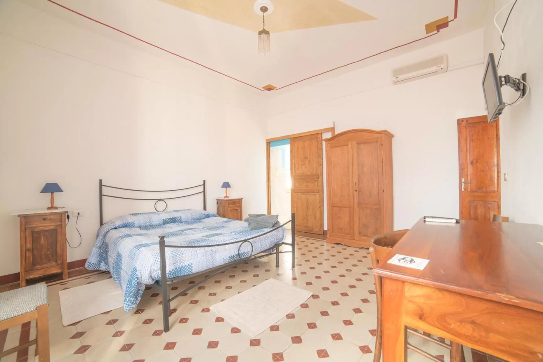 Photo of the whole room, Bed in S'Apprigu B&B