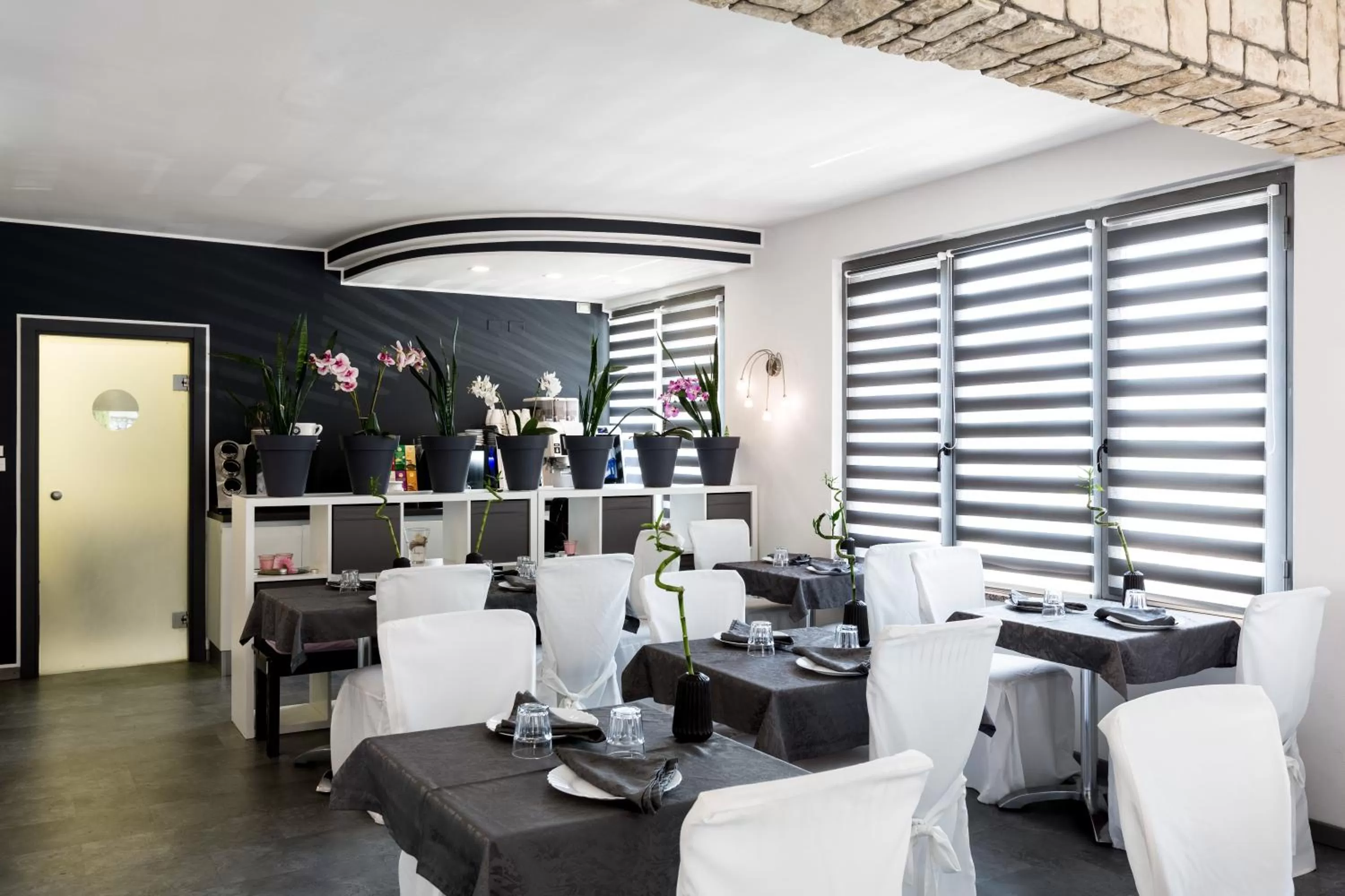 Restaurant/places to eat in Hotel Canarino