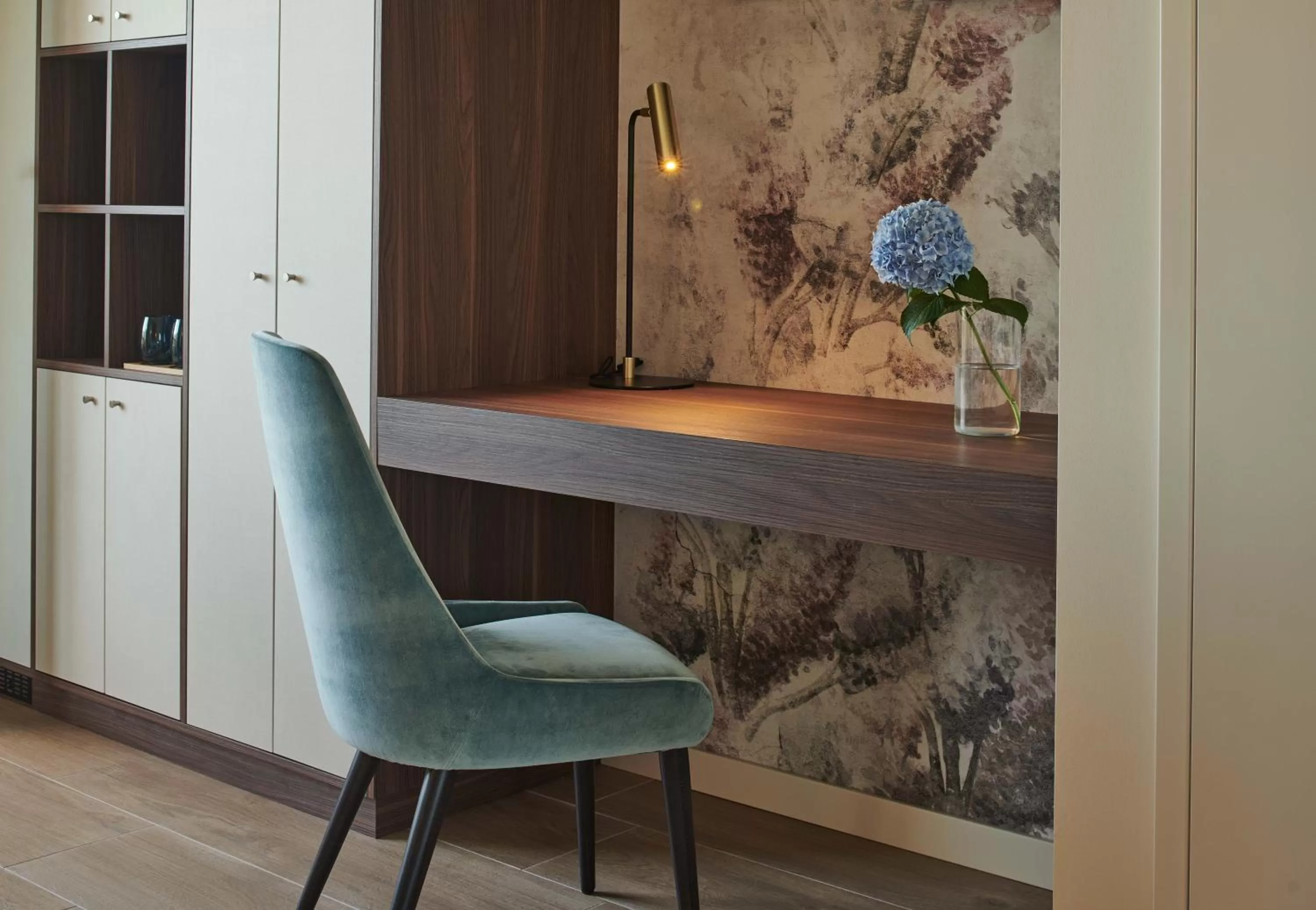 Seating area in Vista Lakefront Boutique Hotel