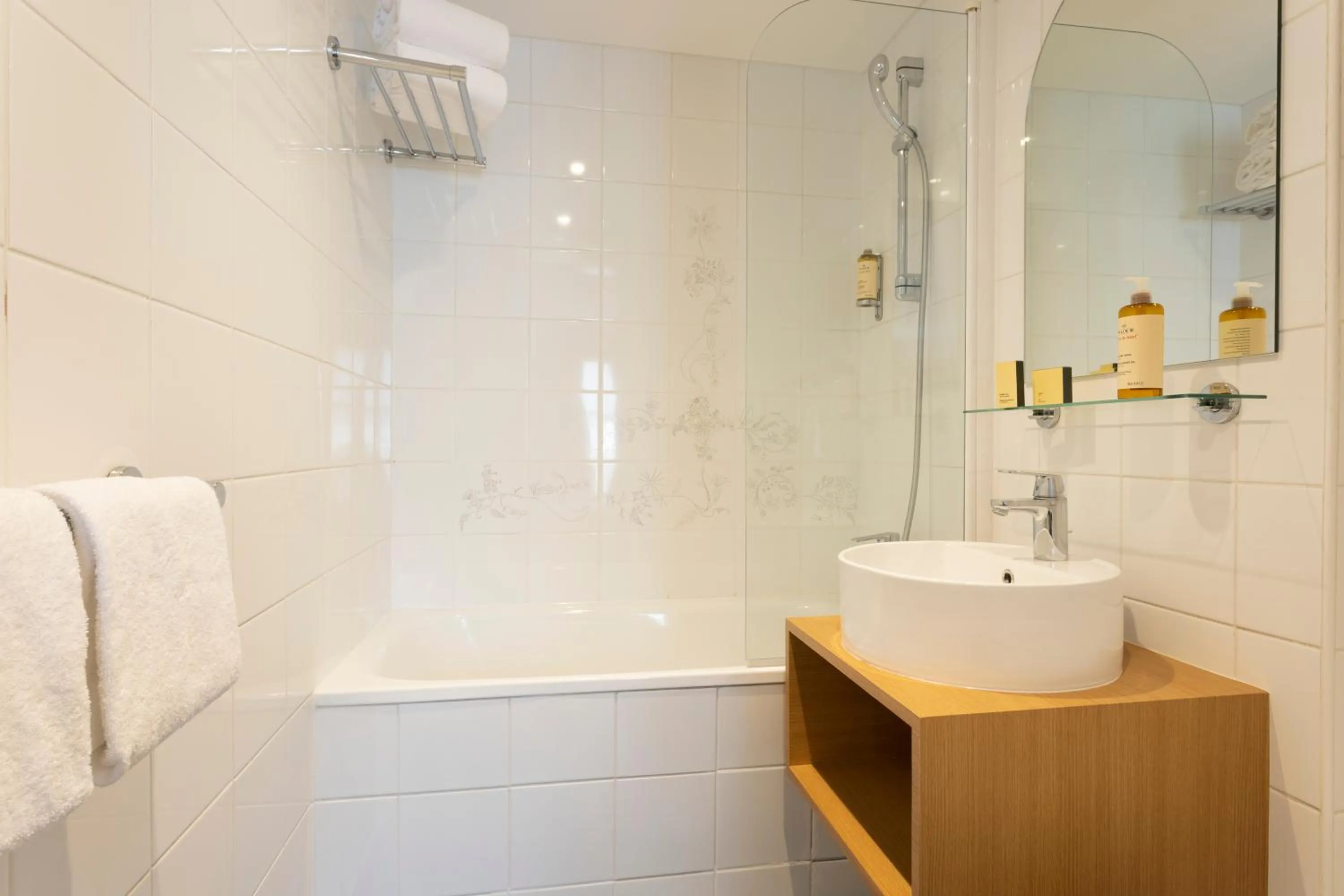 Bathroom in Hôtel Joe M