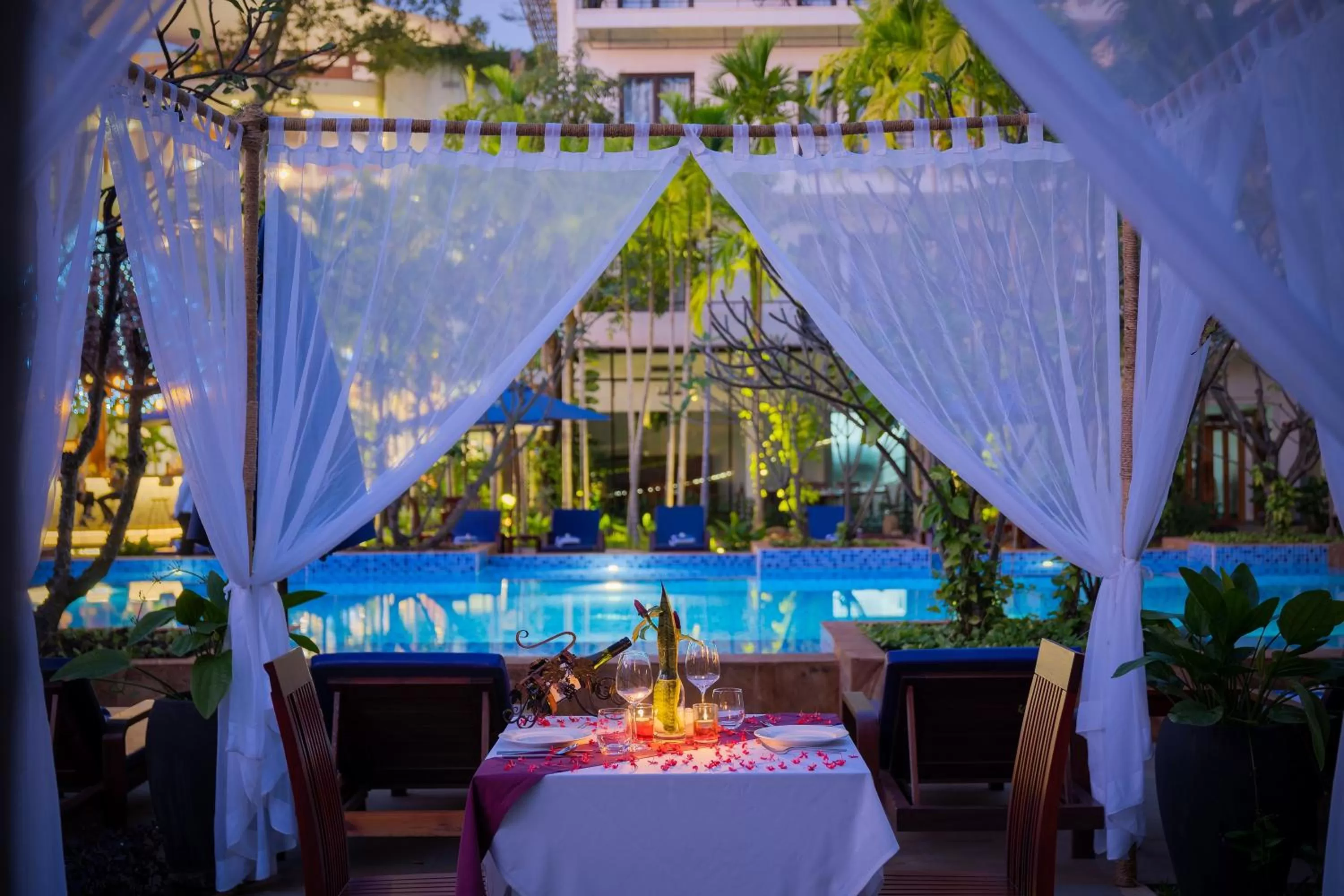 Evening entertainment in Koulen Hotel