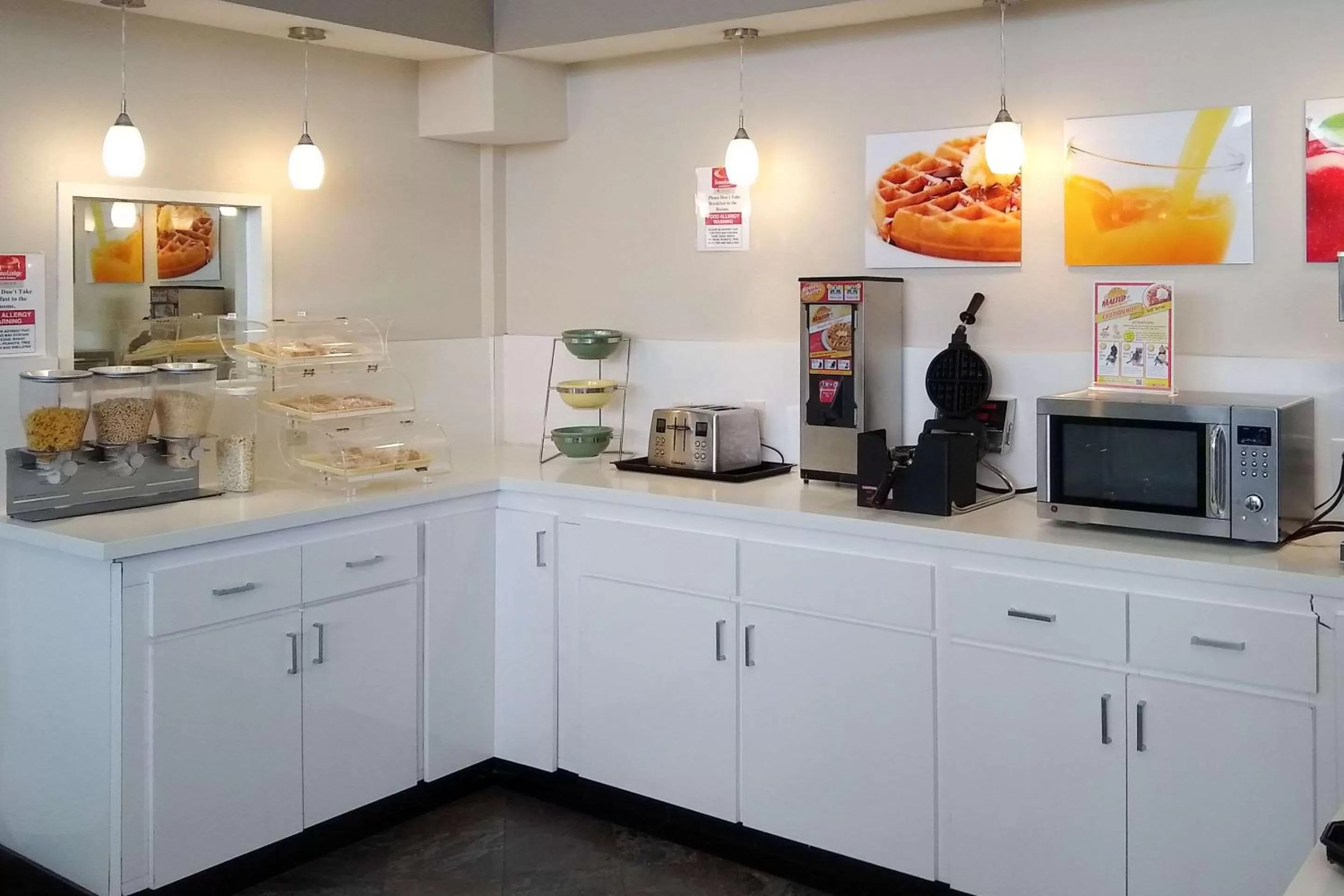 Restaurant/places to eat in Econo Lodge Inn & Suites West - Energy Corridor