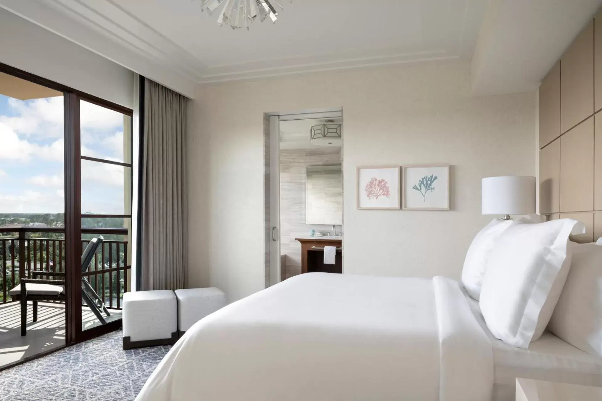 Golden Oak View Accessible Suite king in Four Seasons Resort Orlando at Walt Disney World Resort Golden Oak View Accessible Suite king in Four Seasons Resort Orlando at Walt Disney World Resort