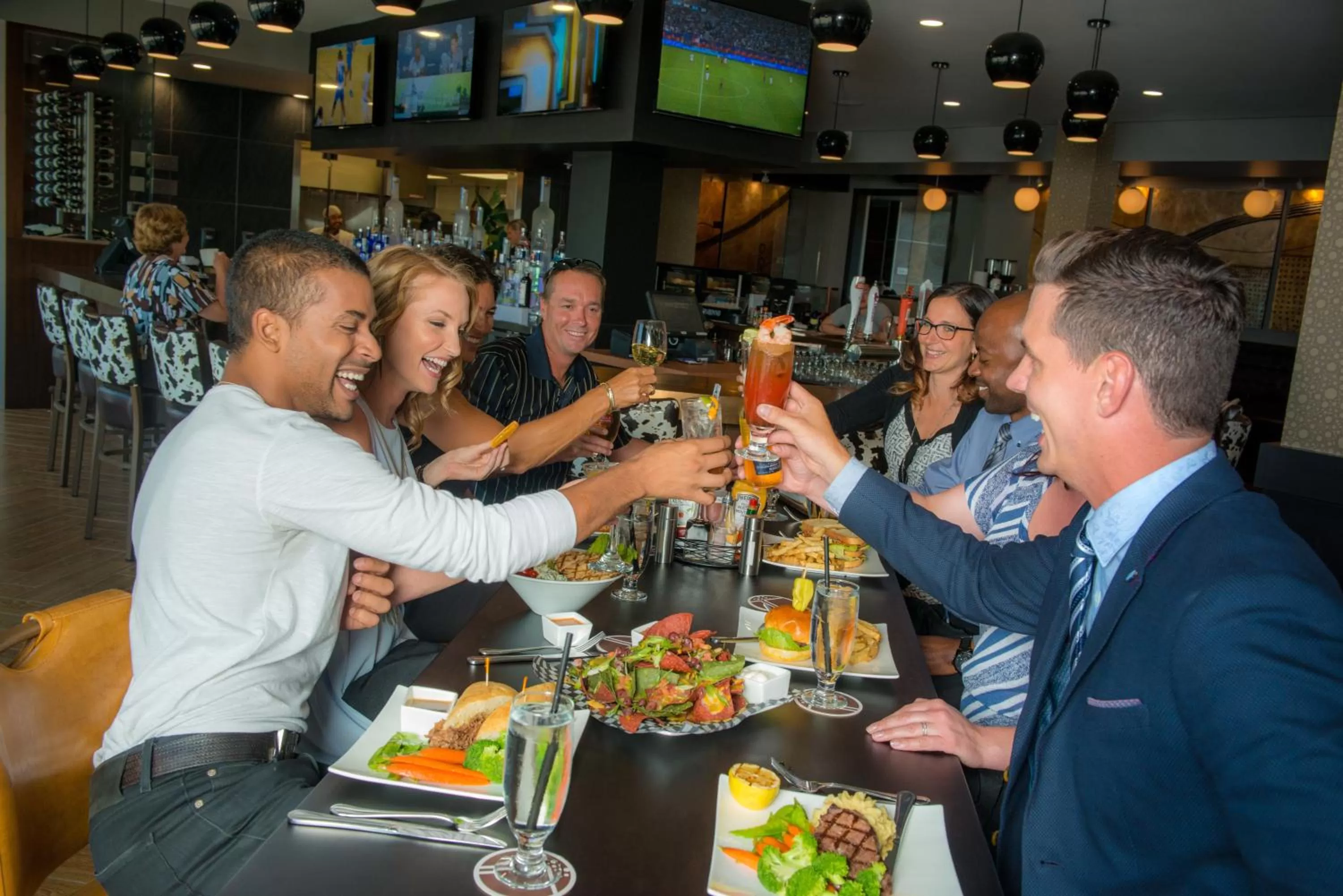 Restaurant/places to eat in Hotel Clique Calgary Airport