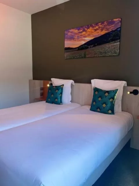 Twin Room in Akena Molinges - La Brocatelle