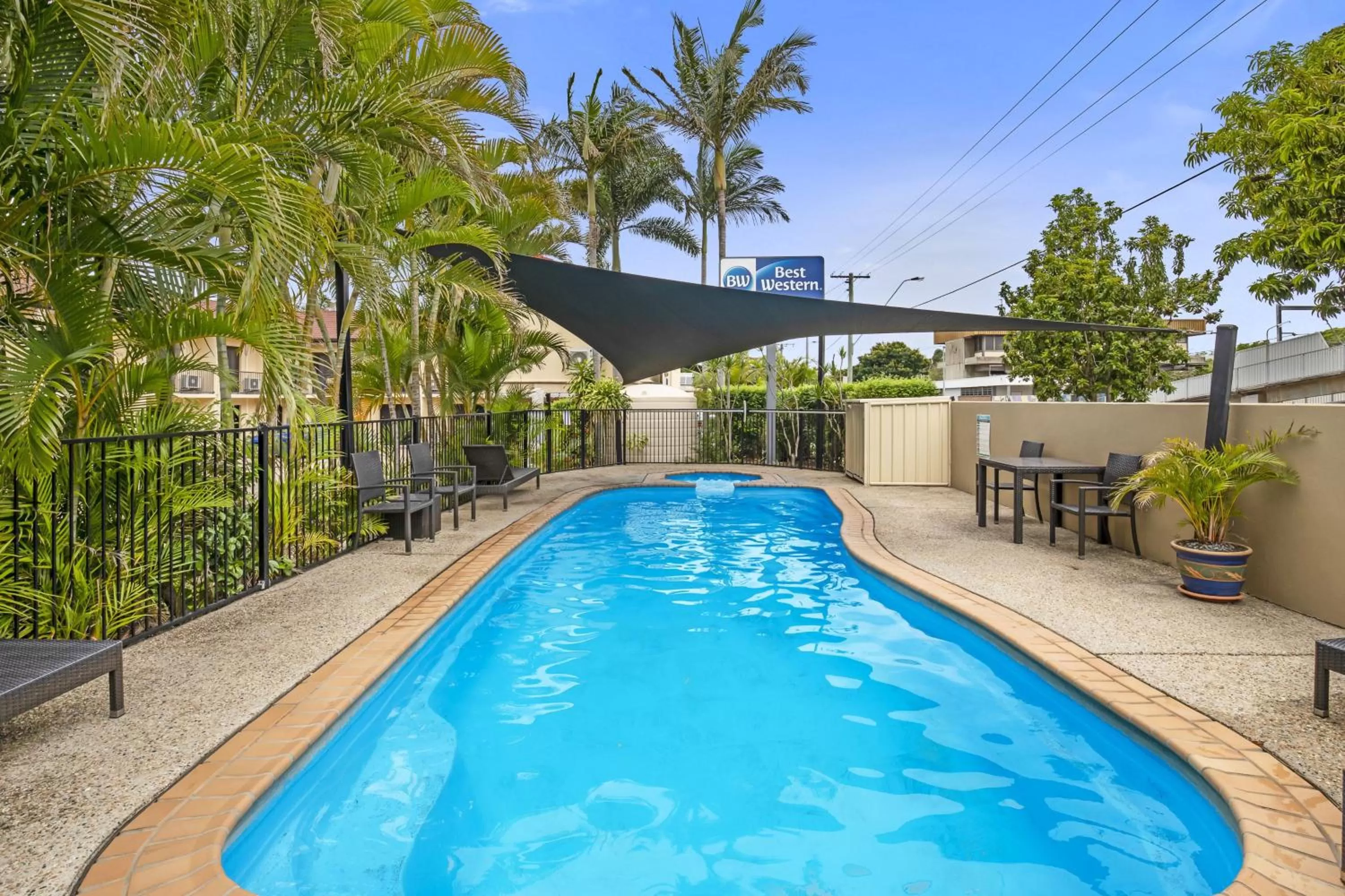Swimming pool in Best Western Airport 85 Motel