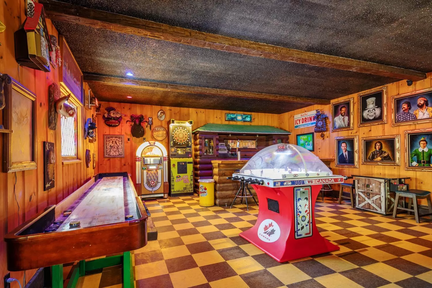 Hicksville Pines Chalets & Motel