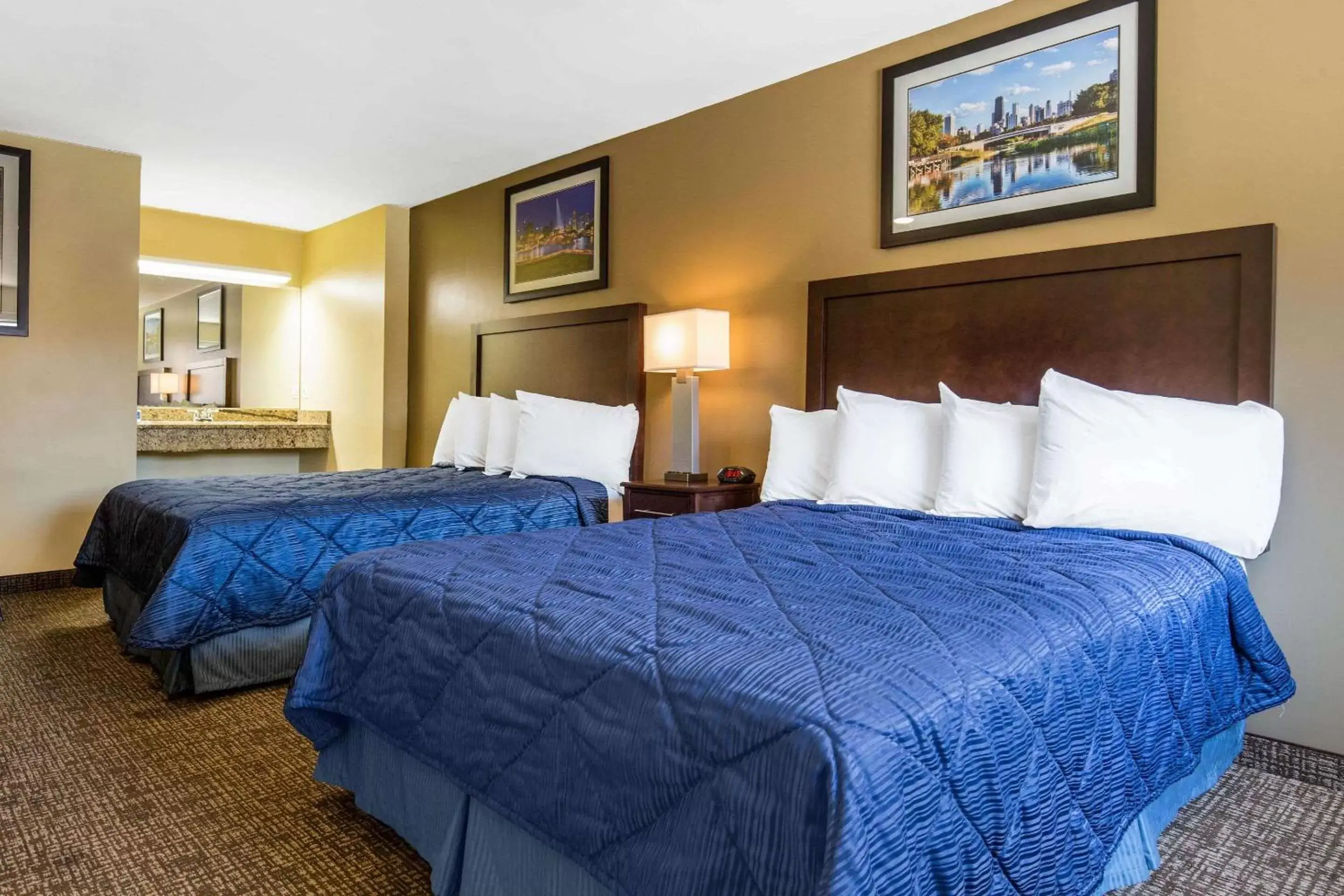 Queen Room with Two Queen Beds - Non-Smoking in Rodeway Inn Lyons - La Grange Queen Room with Two Queen Beds - Non-Smoking in Rodeway Inn Lyons - La Grange