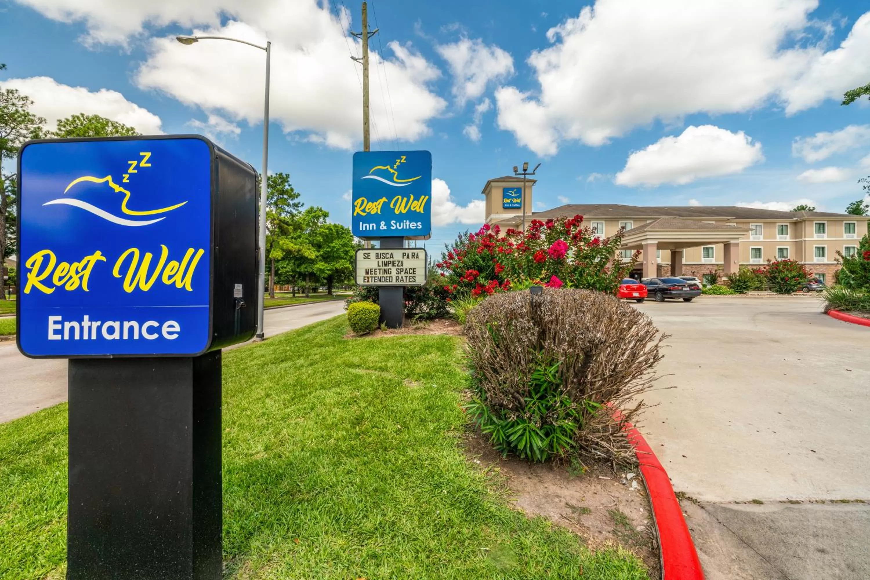 Property building in Restwell Inn & Suites I-45 North