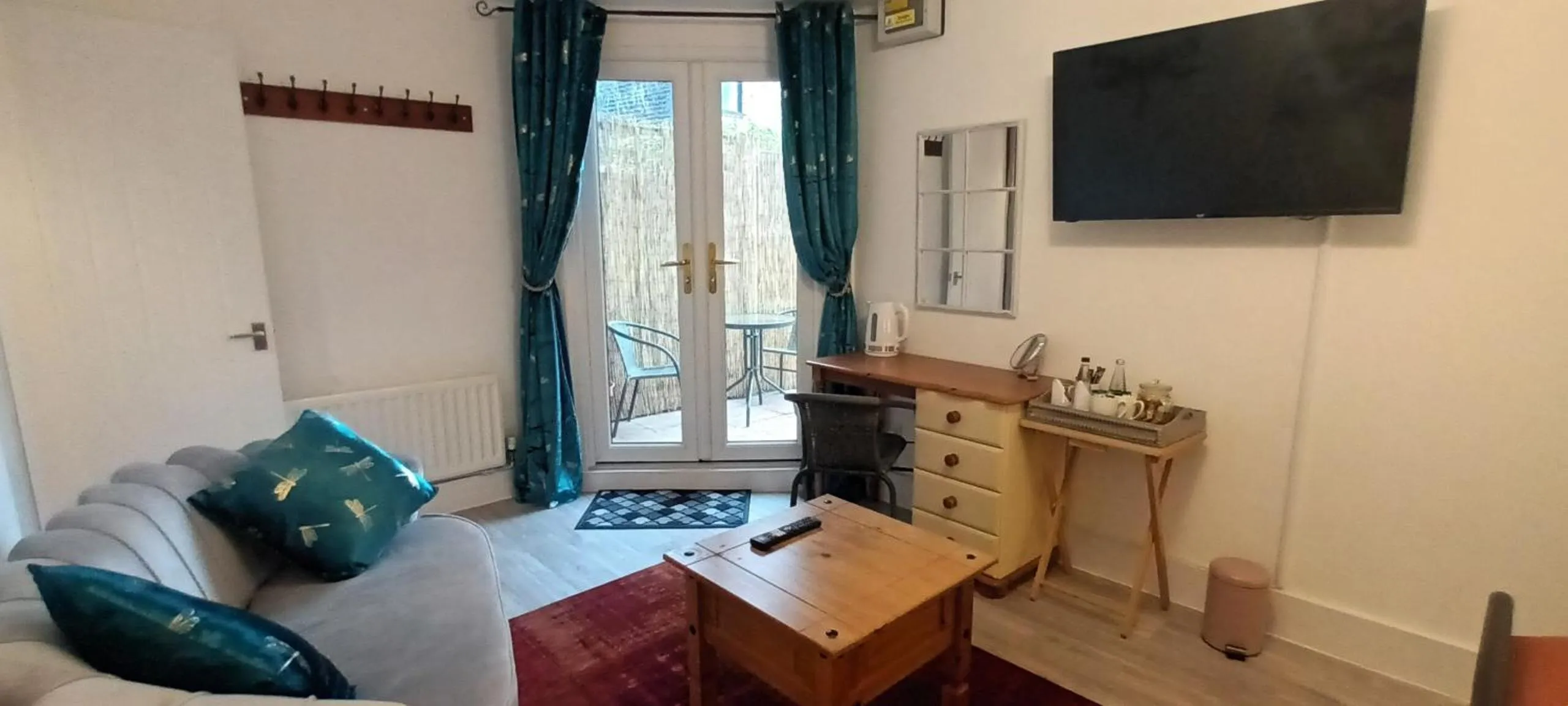 Lobby or reception, TV/Entertainment Center in The Wheatsheaf