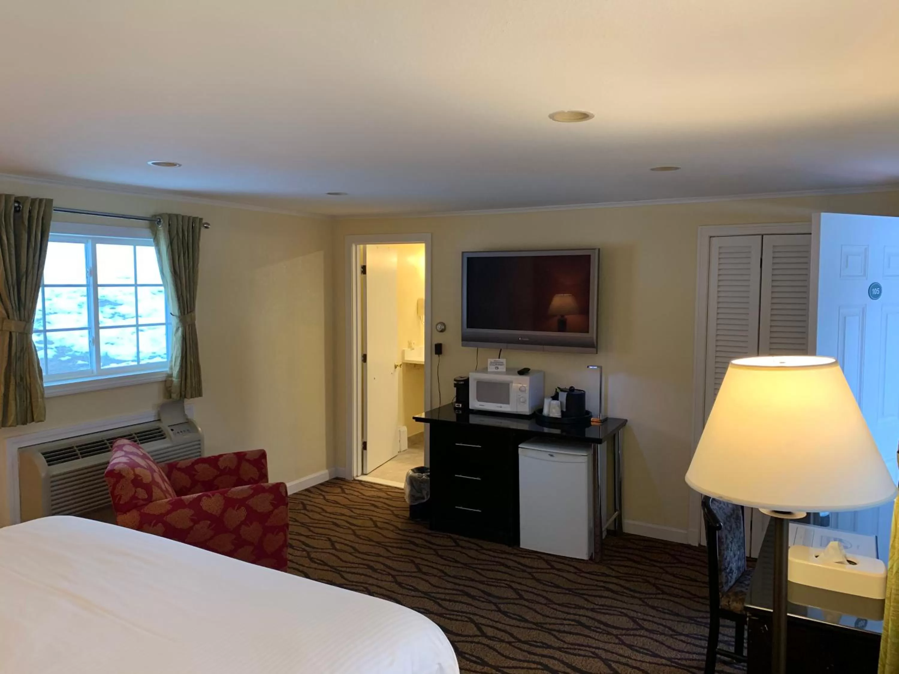 Bedroom, Bed in Four Winds Country Motel