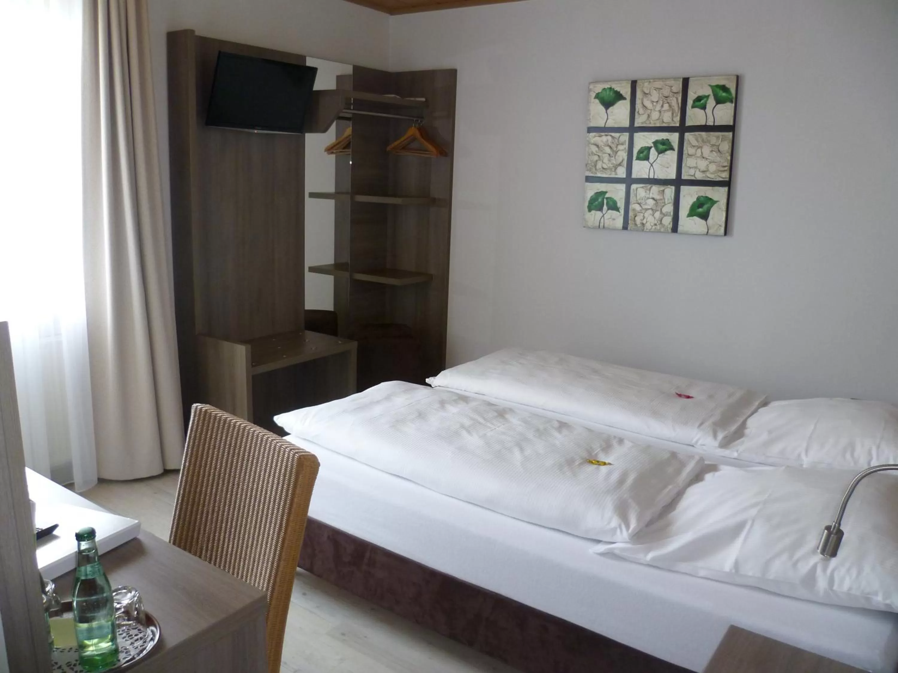 Photo of the whole room, Bed in Landgasthof Zur scharfen Ecke