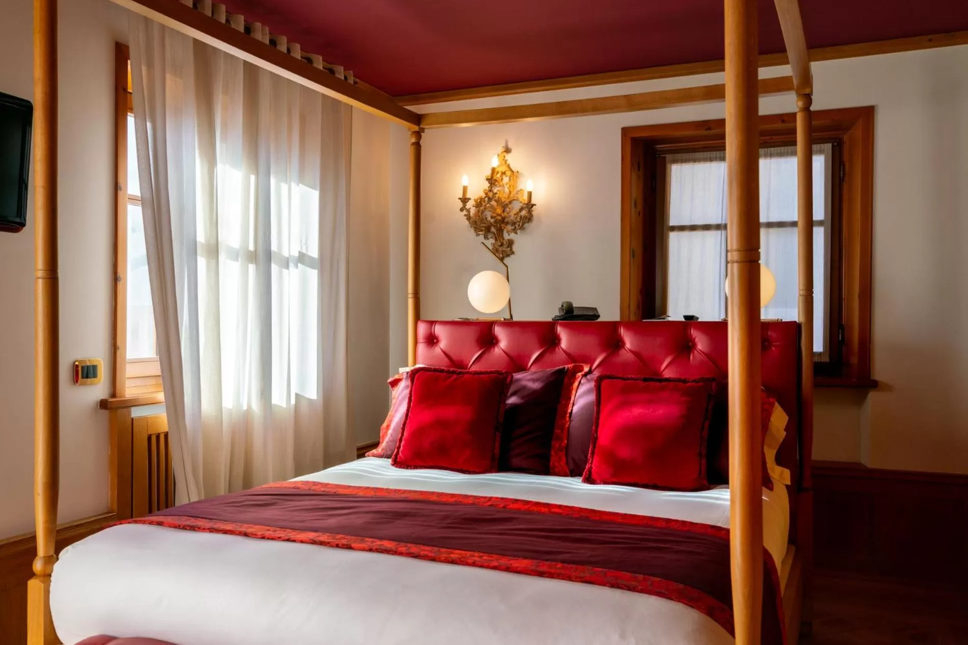 Bed in Ambra Cortina Luxury&Fashion Hotel