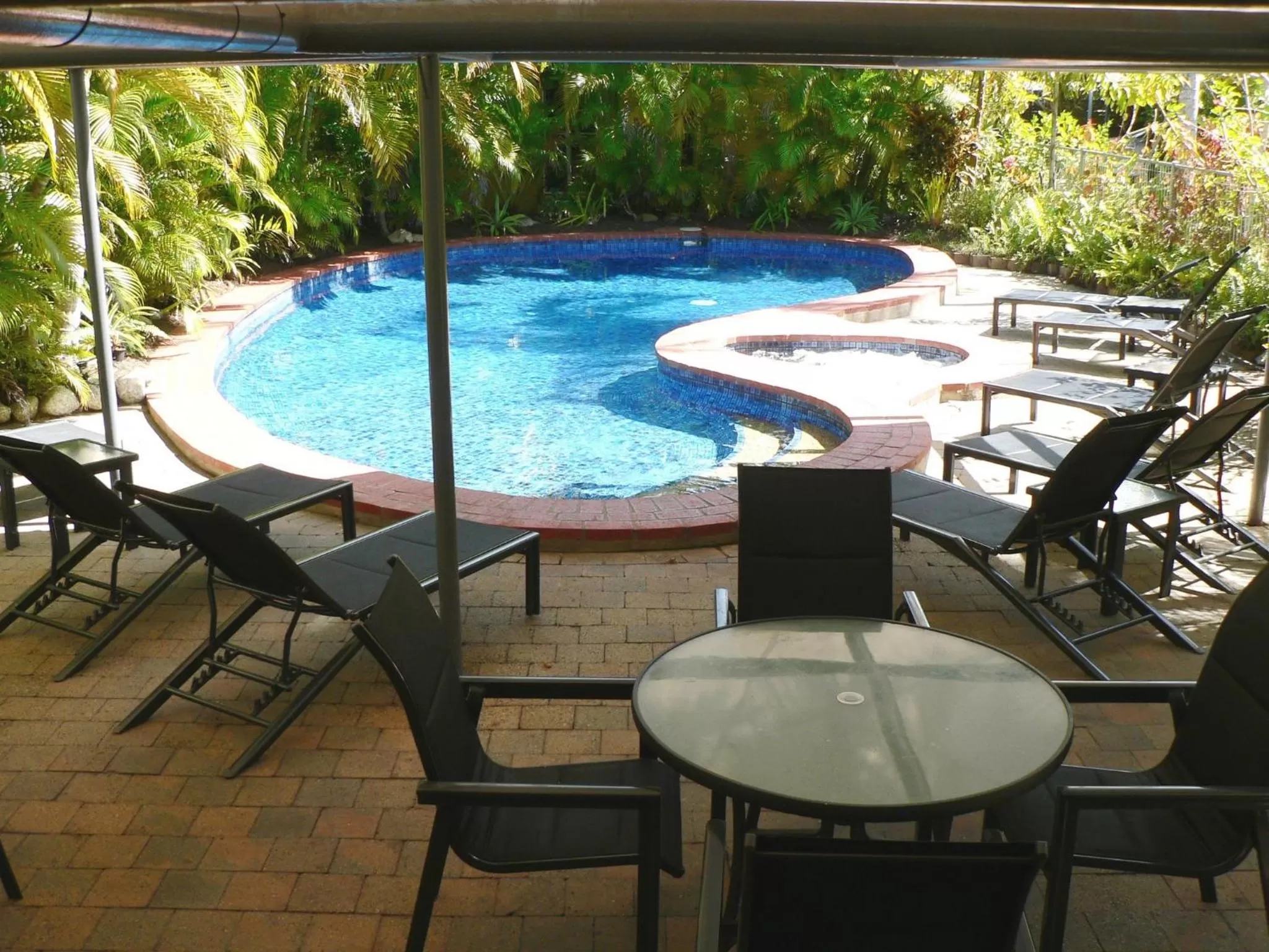 Swimming pool in Mango Tree Holiday Apartments