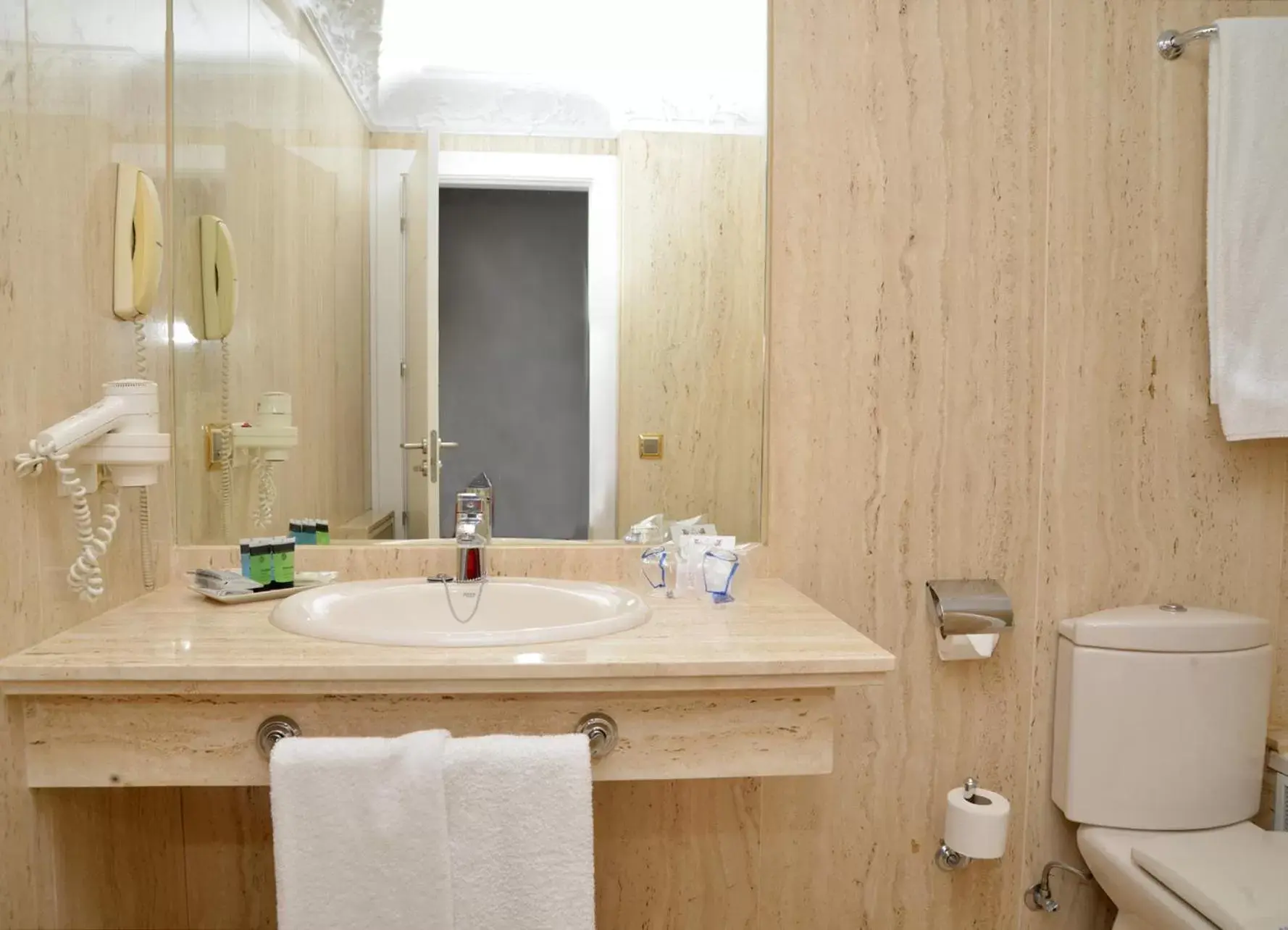 Twin Room in Artheus Carmelitas Salamanca Twin Room in Artheus Carmelitas Salamanca