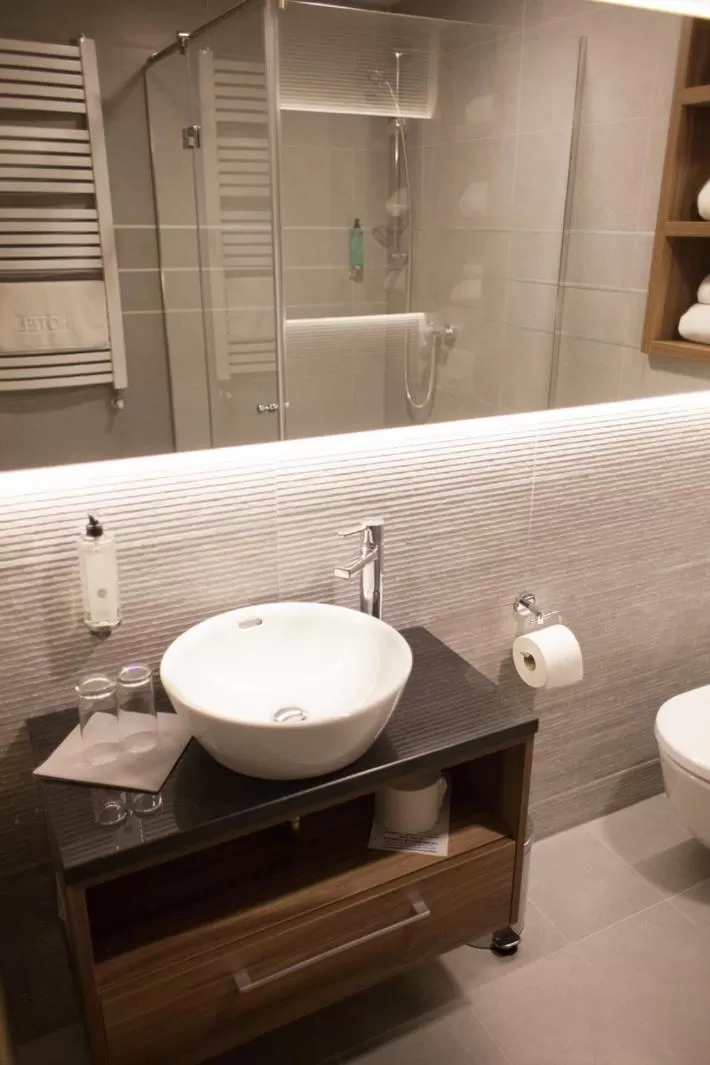 Bathroom in Hotel Restauracja Piwnica Rycerska