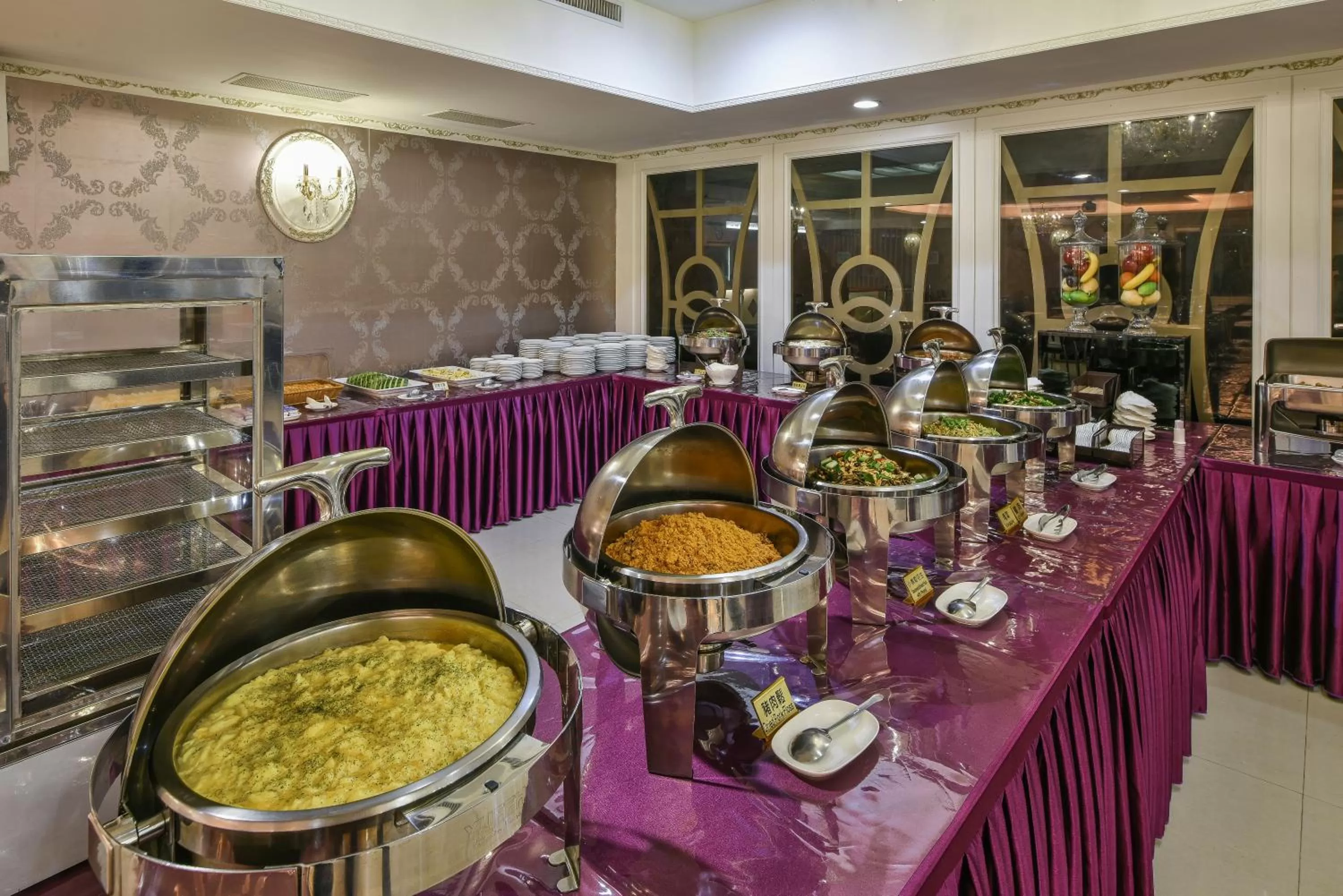 Restaurant/places to eat in Harmonious Hotel