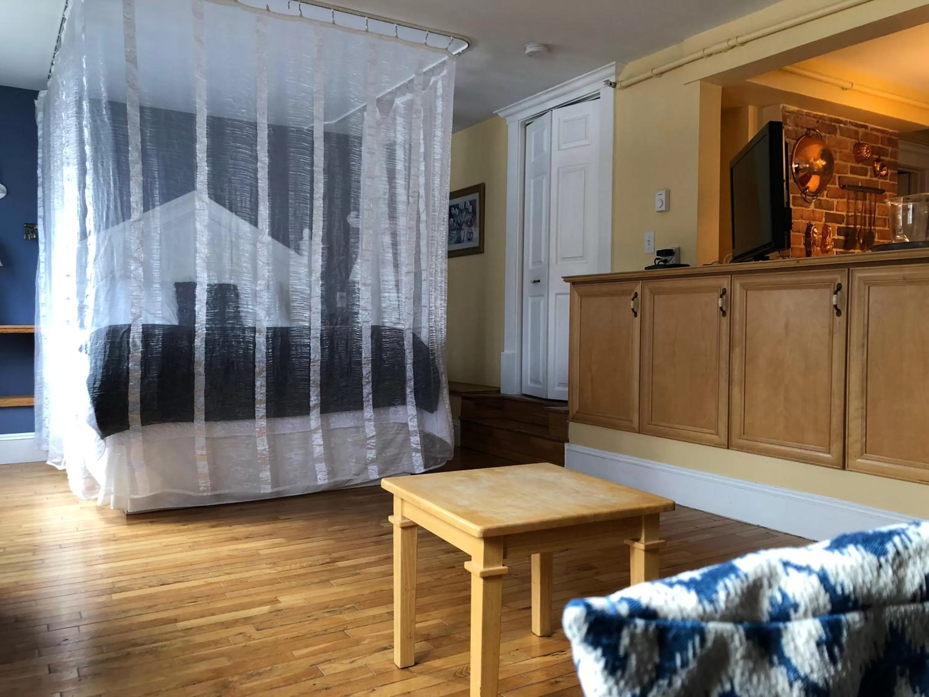 Bed in Leaside Manor