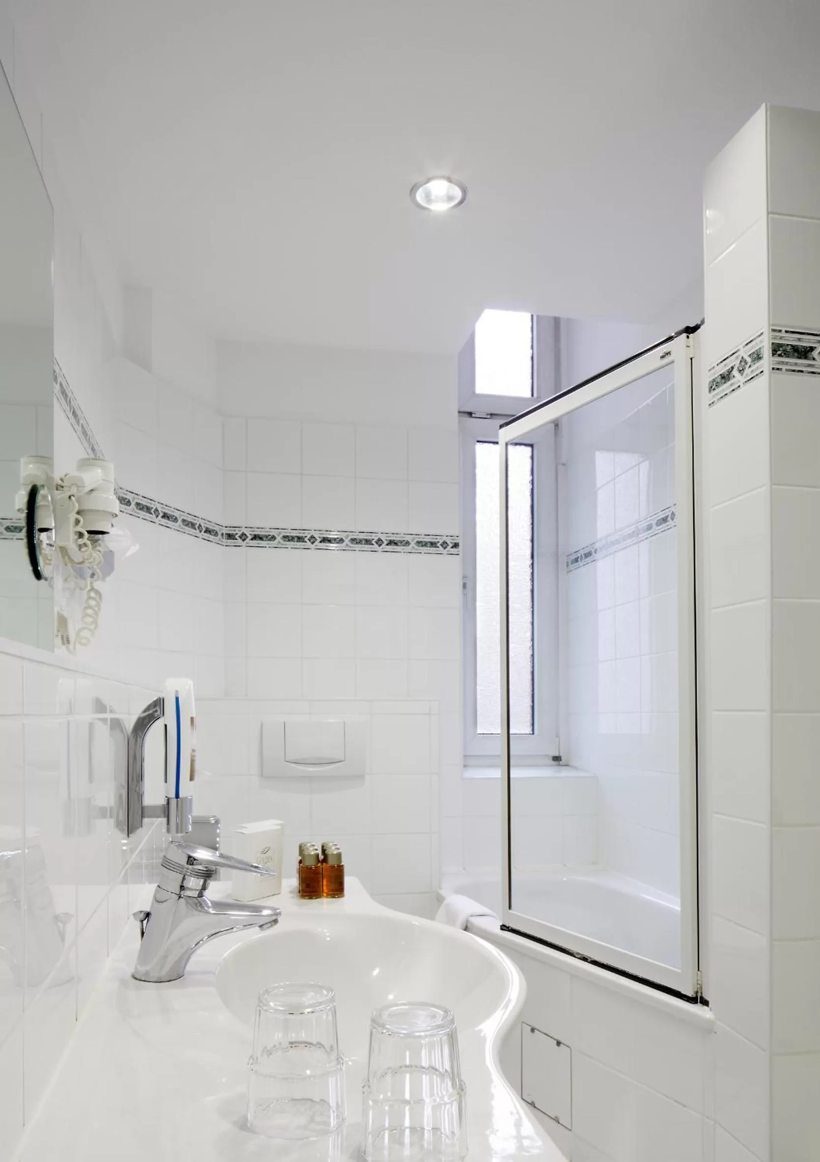 Bathroom in Centro Hotel National Frankfurt City, Trademark Collection by Wyndham