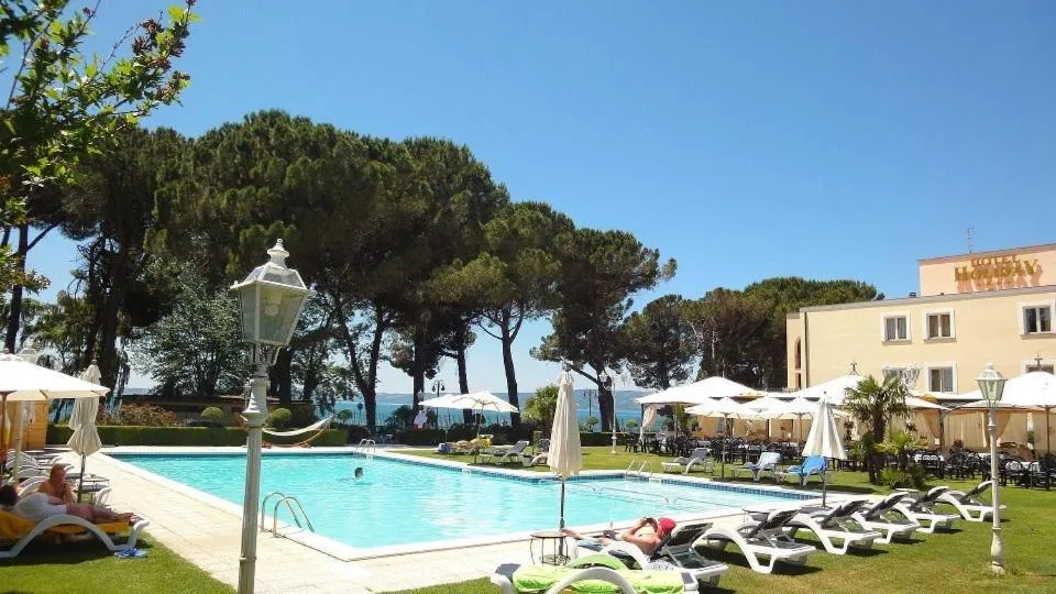 Facade/entrance in Hotel Holiday Sul Lago