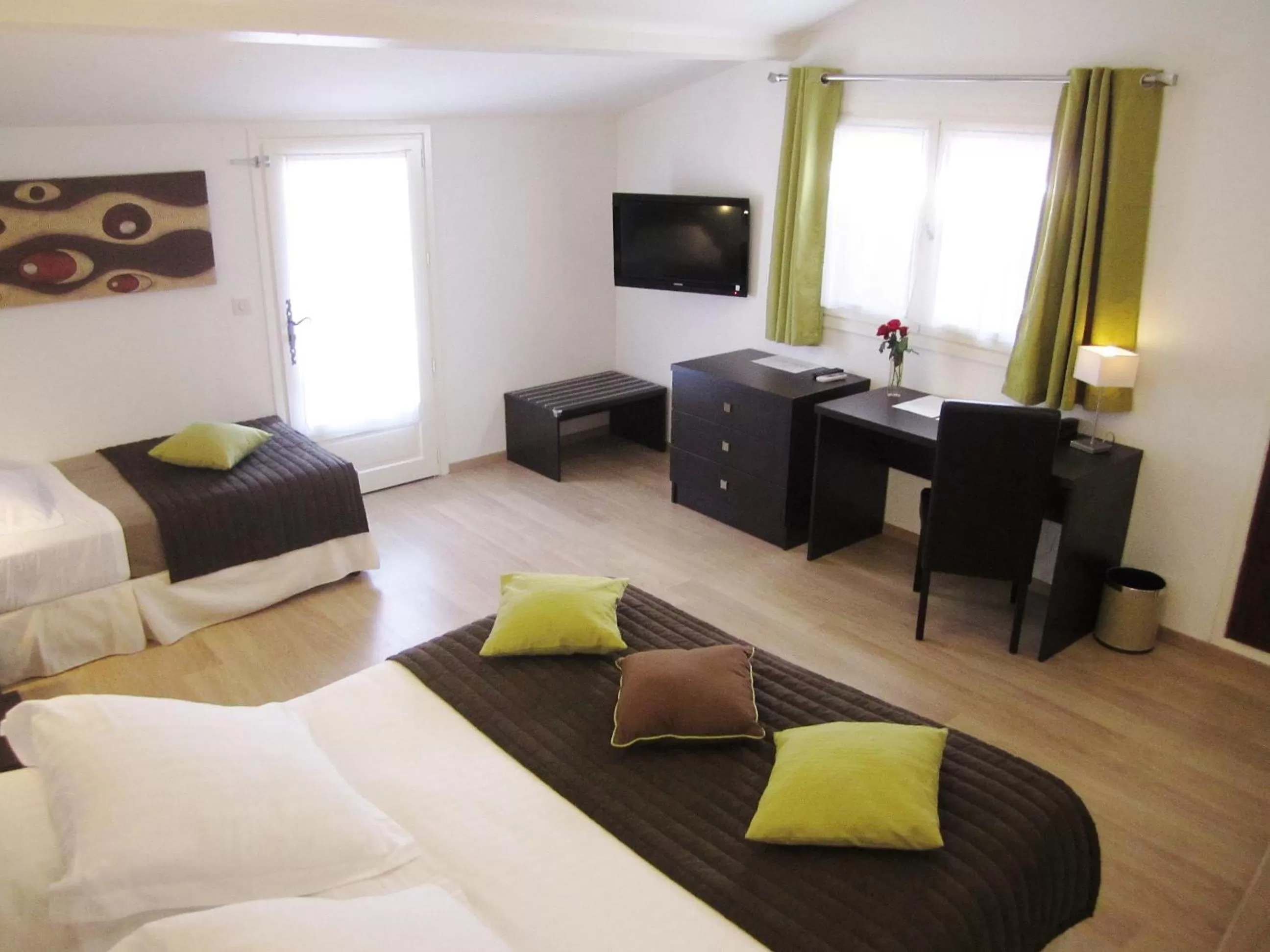 Photo of the whole room, Bed in Domaine du Lac - Teritoria