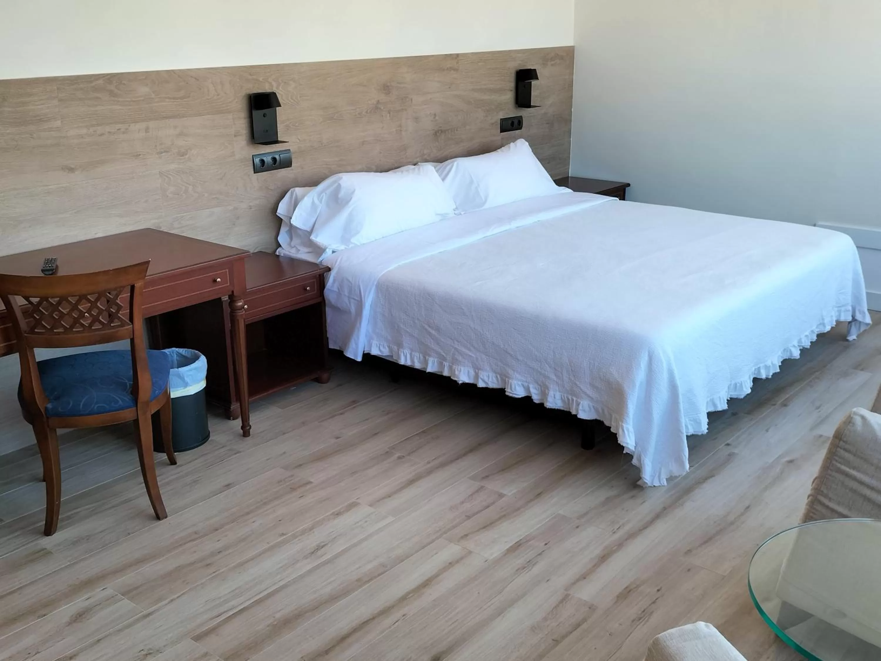 Bedroom, Bed in Hotel 153