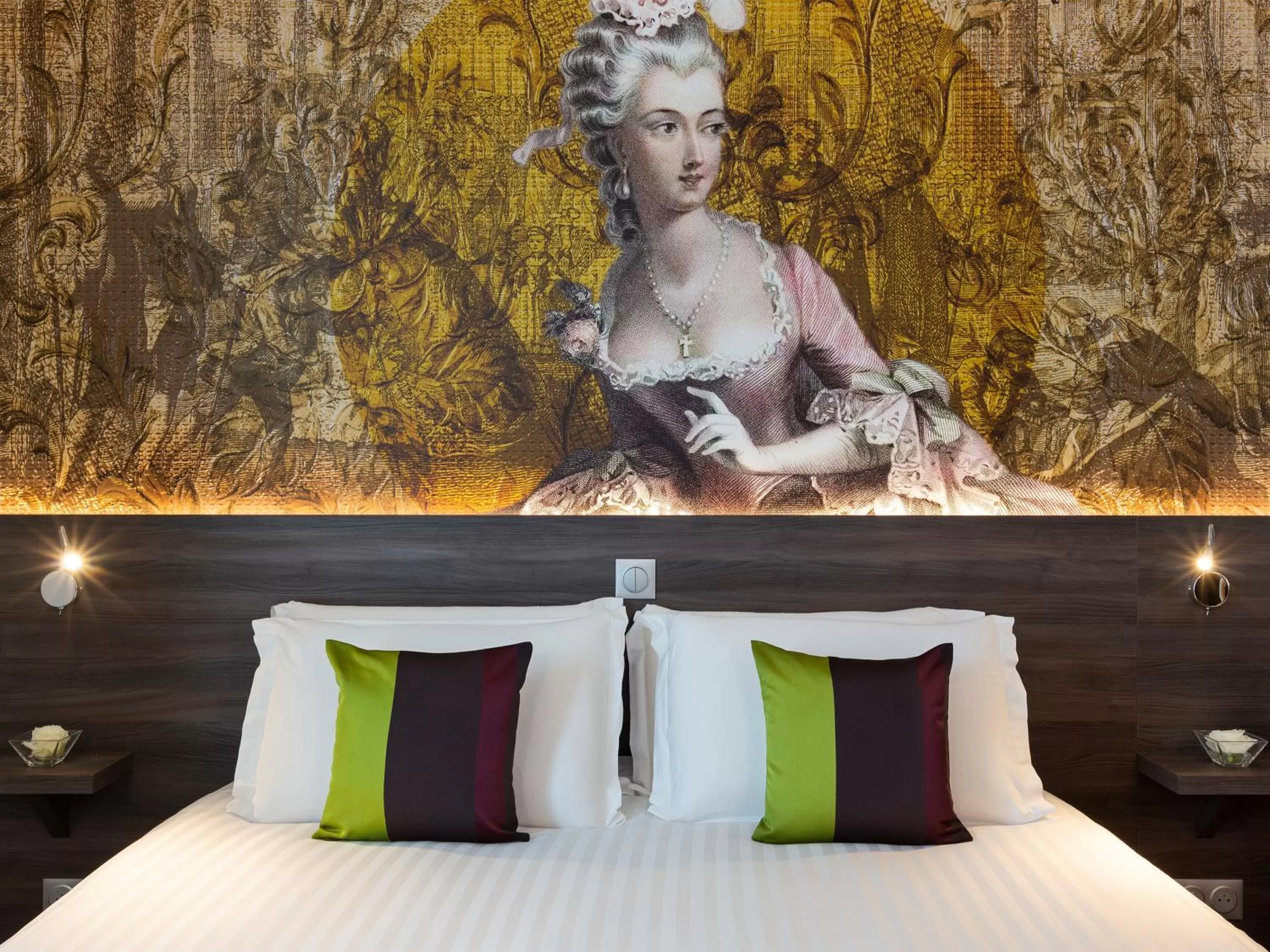 Bed in Hôtel Roi Soleil Prestige Plaisir - St Quentin