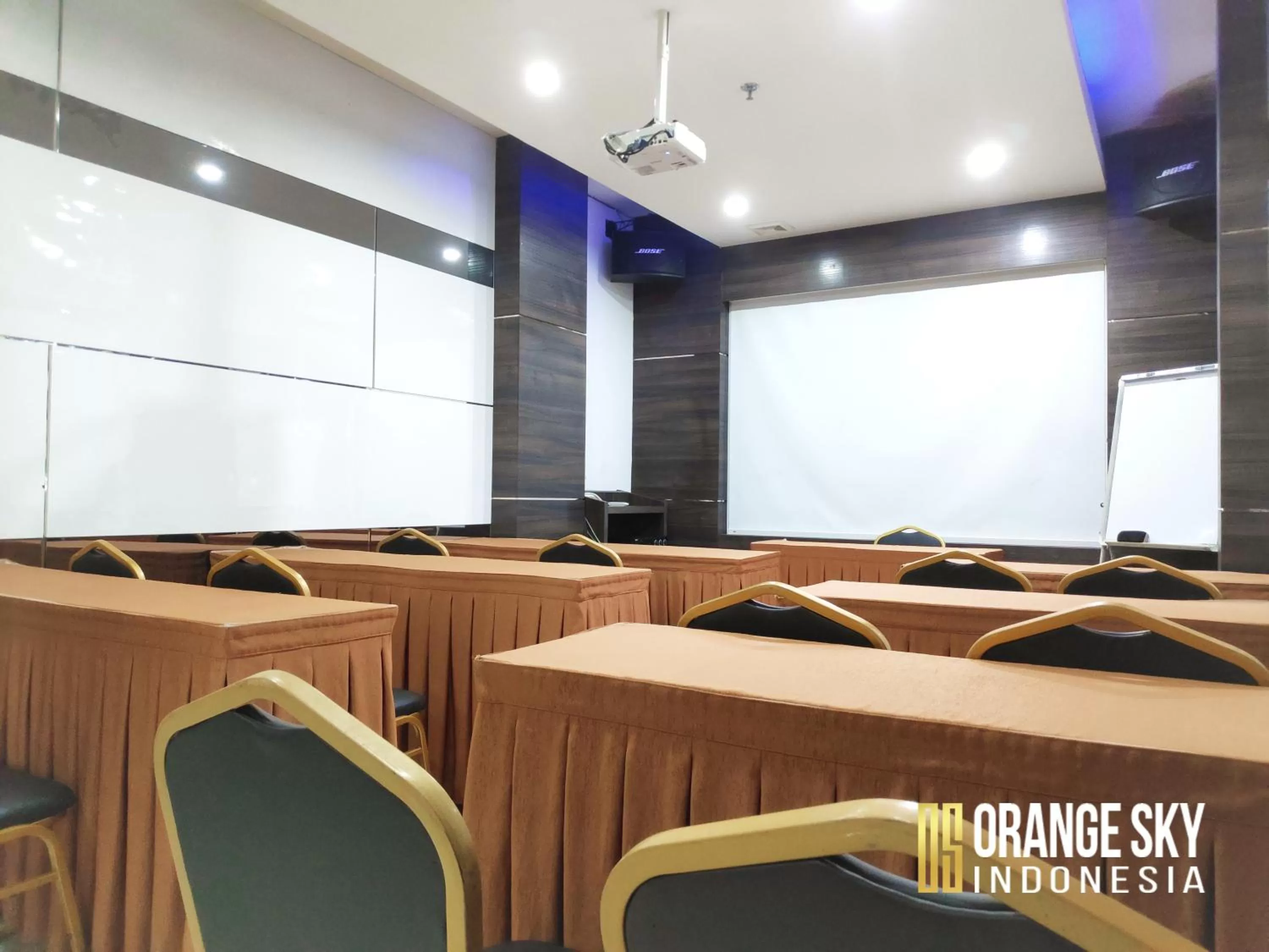 Meeting/conference room in OS Hotel Airport Batam
