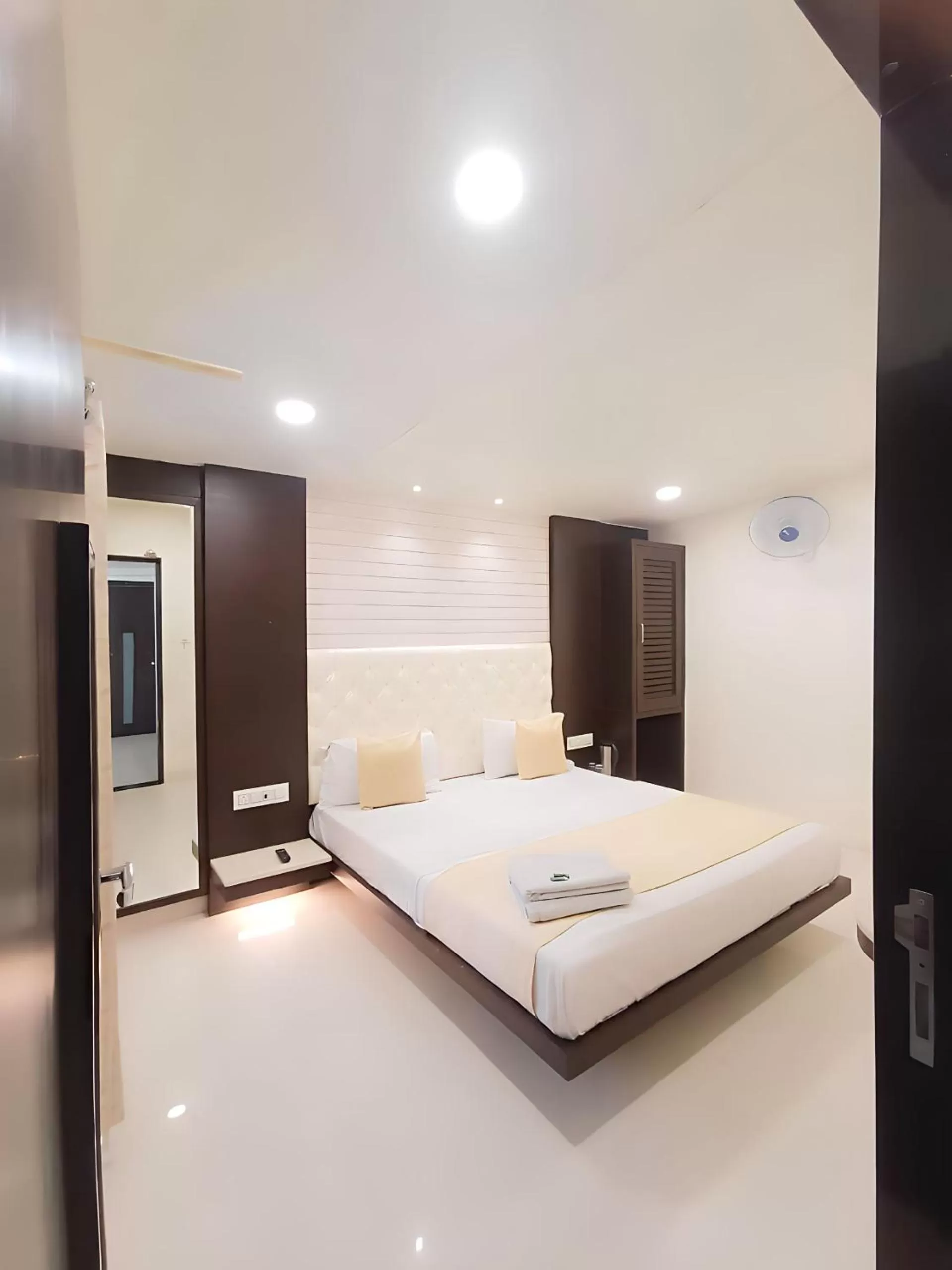 Bed in Abu Inn, Mount Abu - The Luxury Boutique Stay