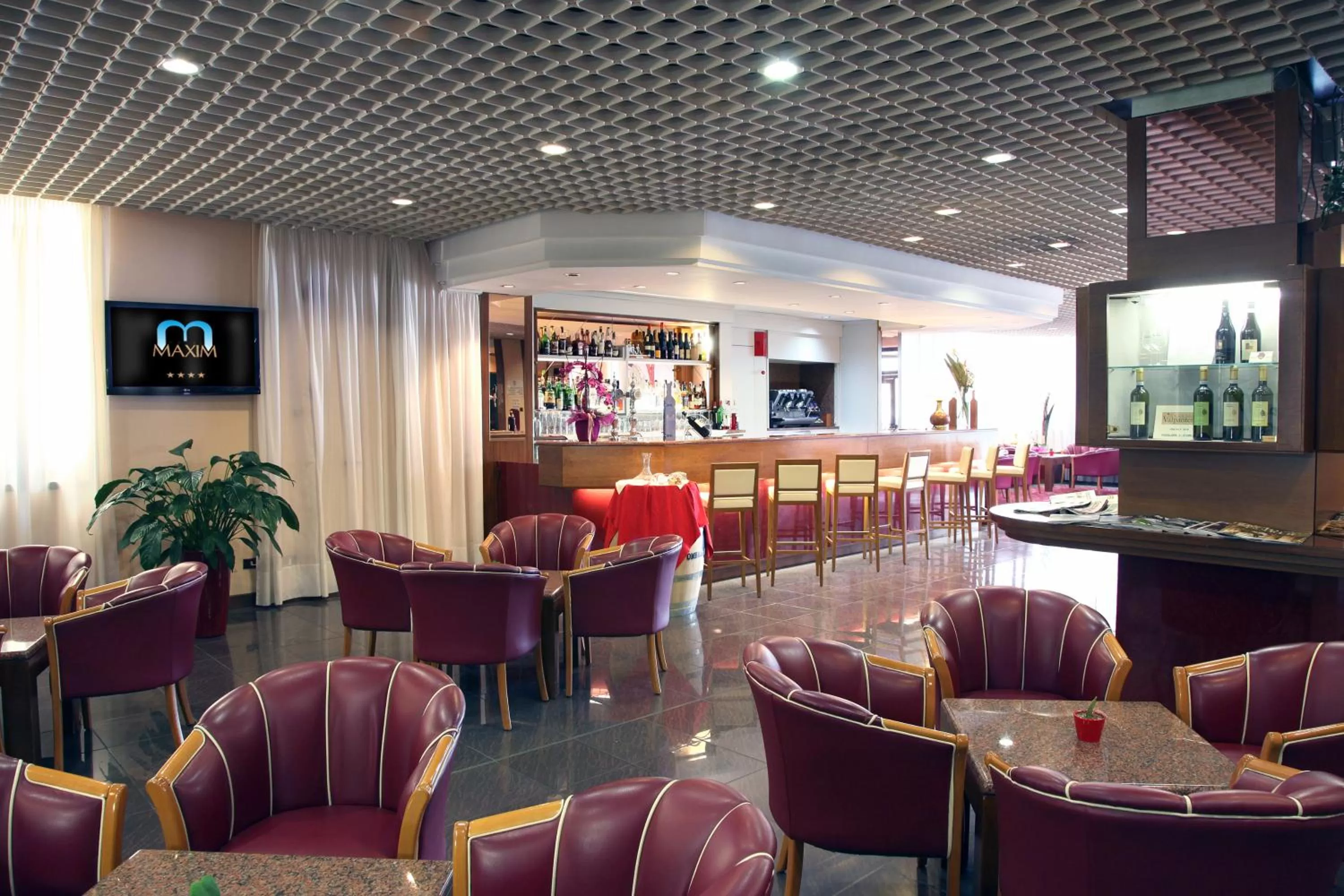 Communal lounge/ TV room in Hotel Maxim