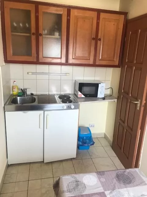 Kitchen/Kitchenette in Convoy Panzió