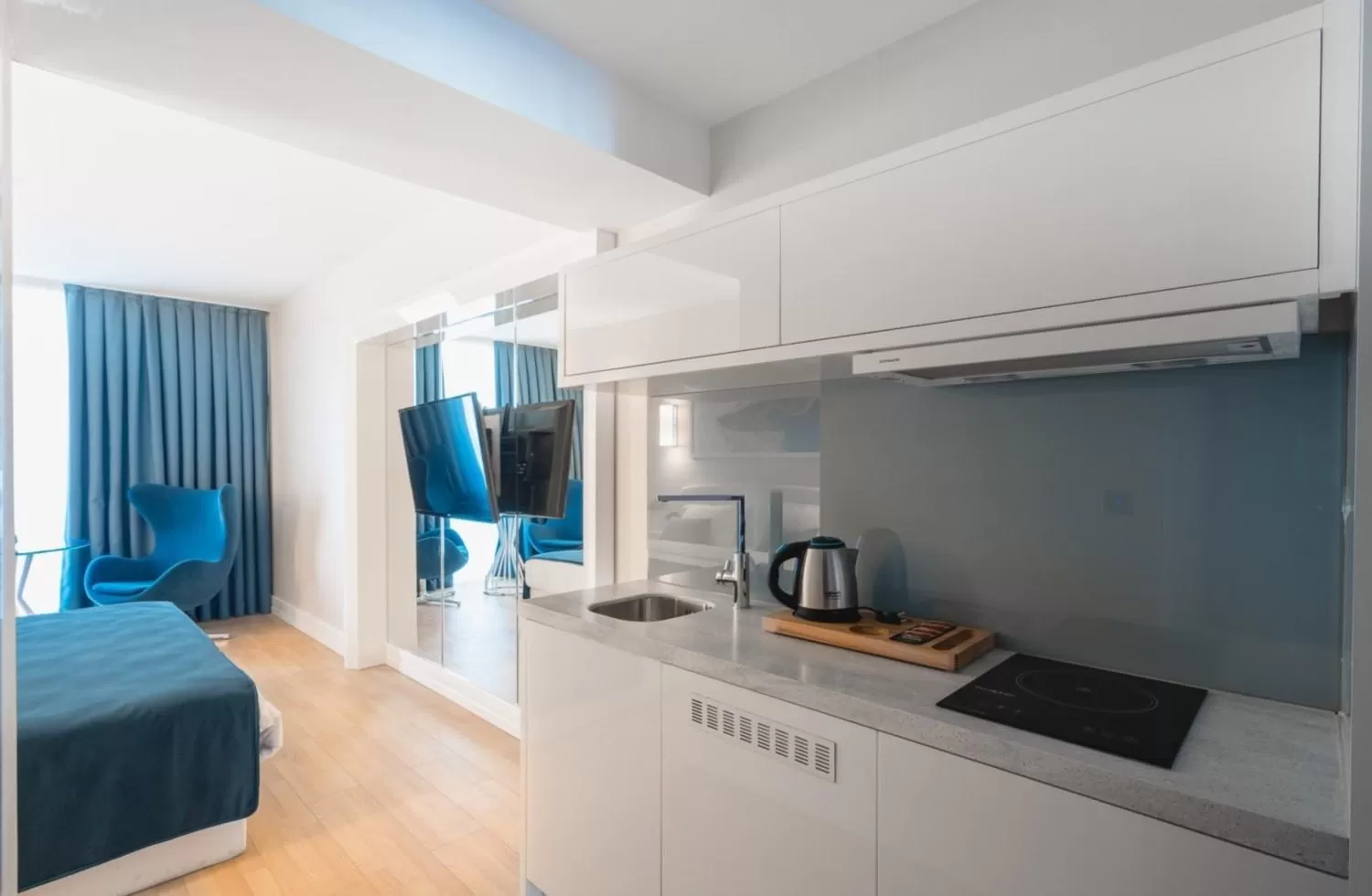 Bed, Kitchen/Kitchenette in Batumi Inn Aparthotel With Sea View