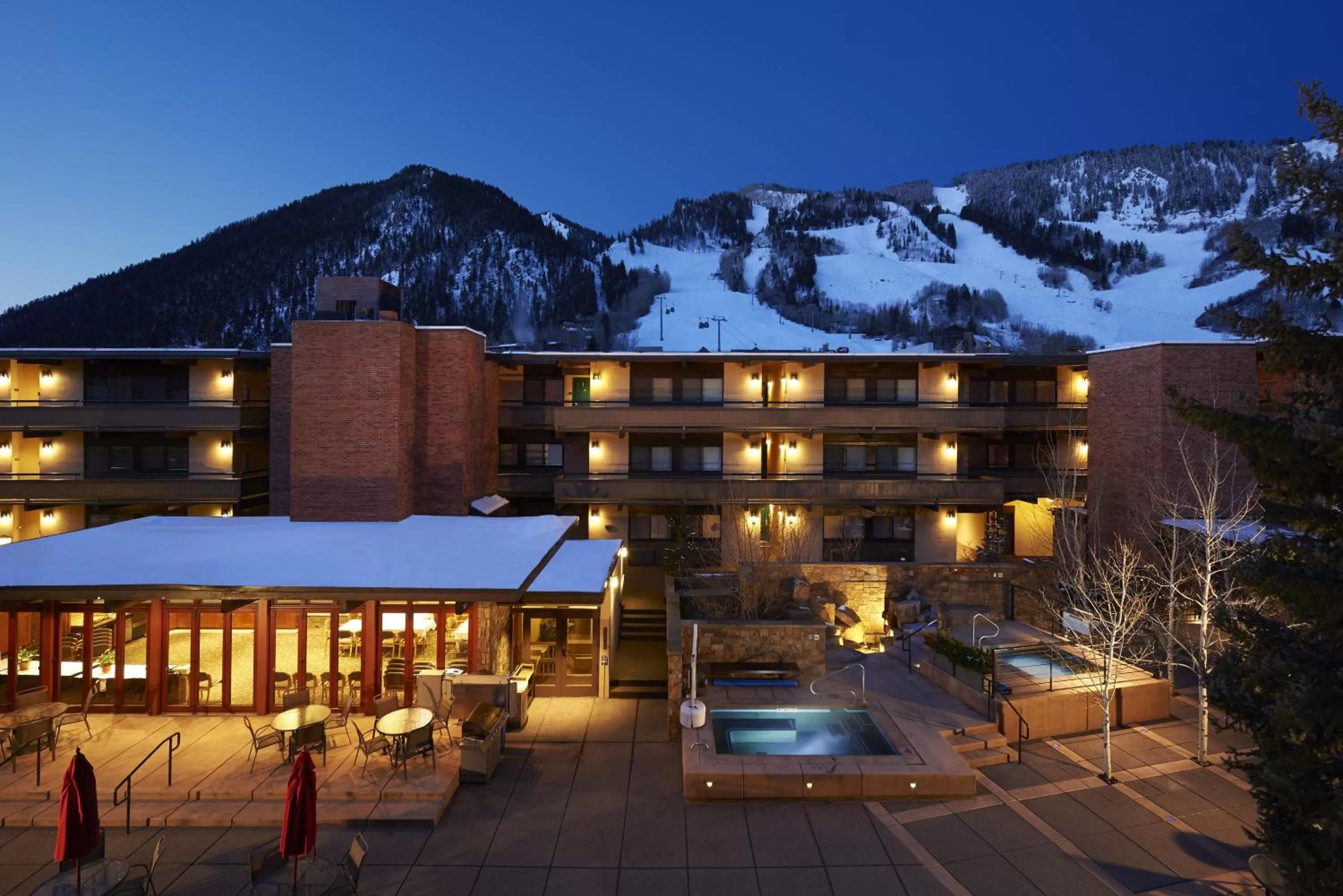 Property building in Aspen Square Condominium Hotel