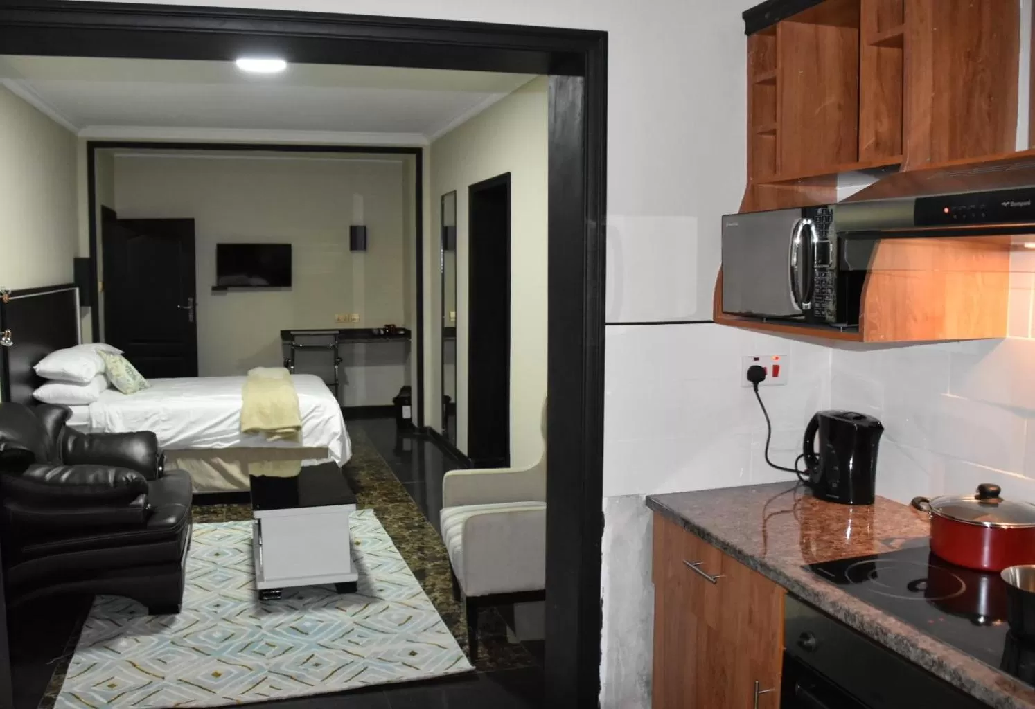 View (from property/room), Kitchen/Kitchenette in Annavilla7 Lilongwe Aparthotel