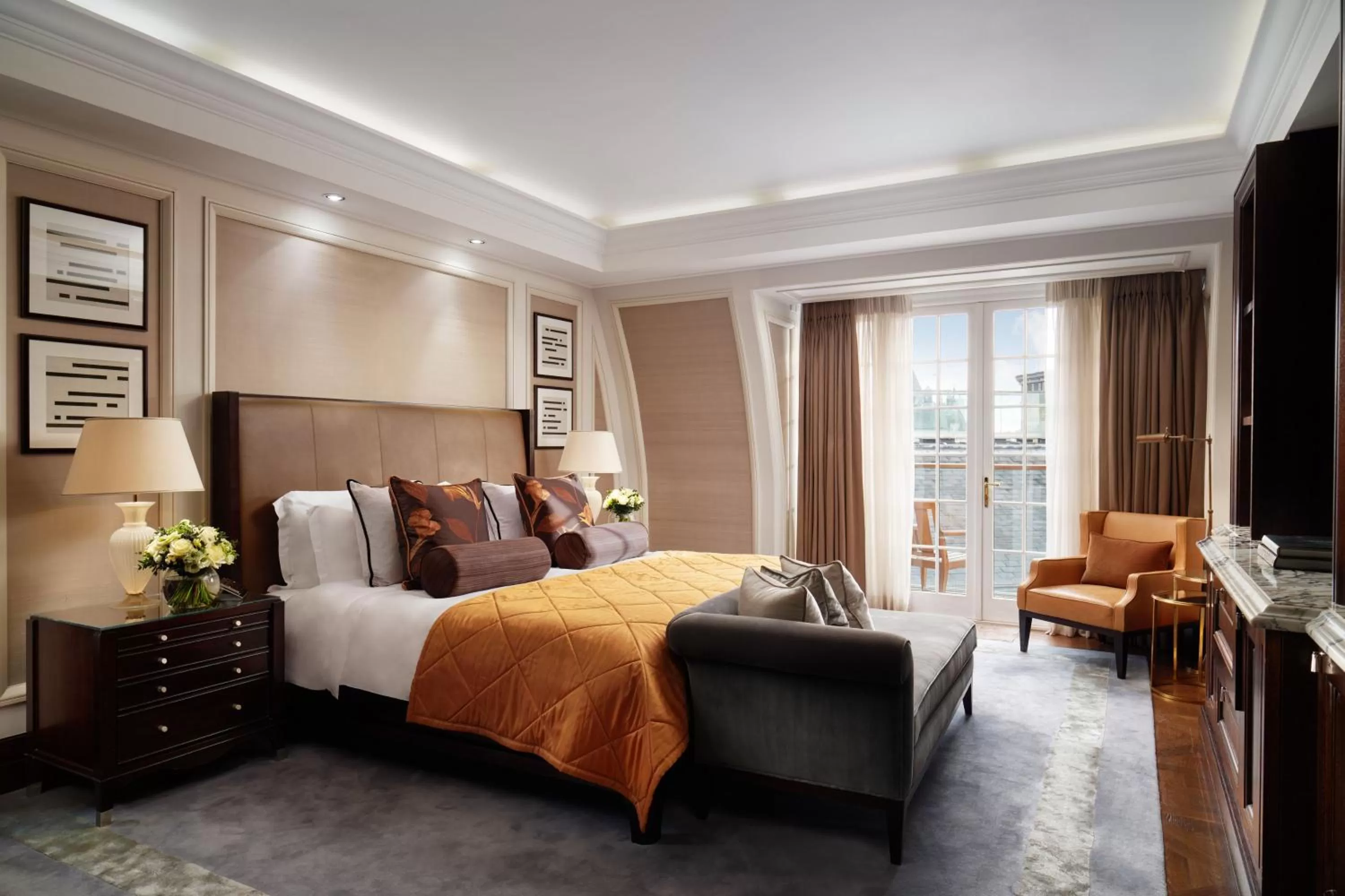 Bedroom, Bed in Corinthia London