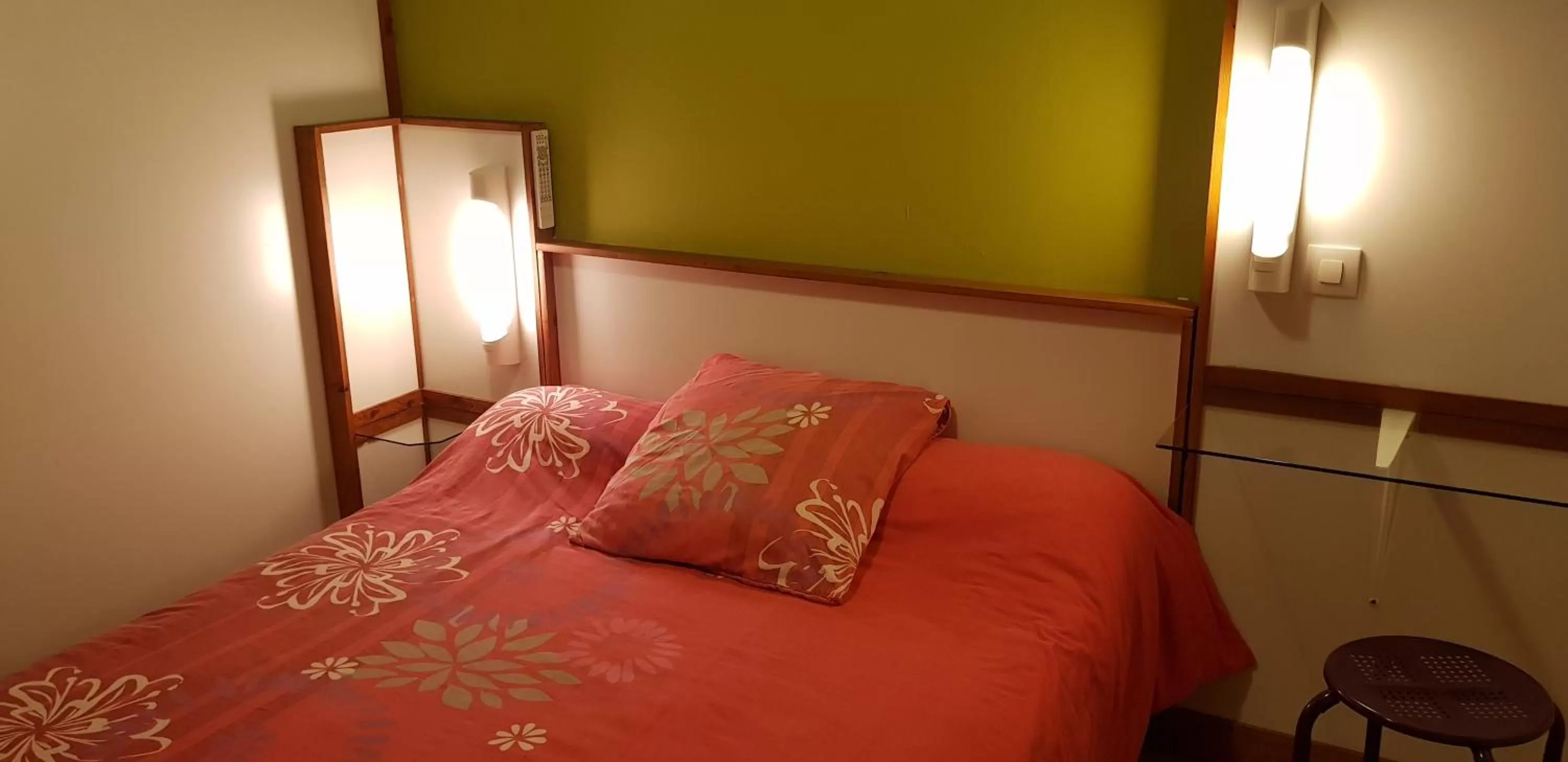 Bed in Hôtel Eco Logis Espace Bellevue