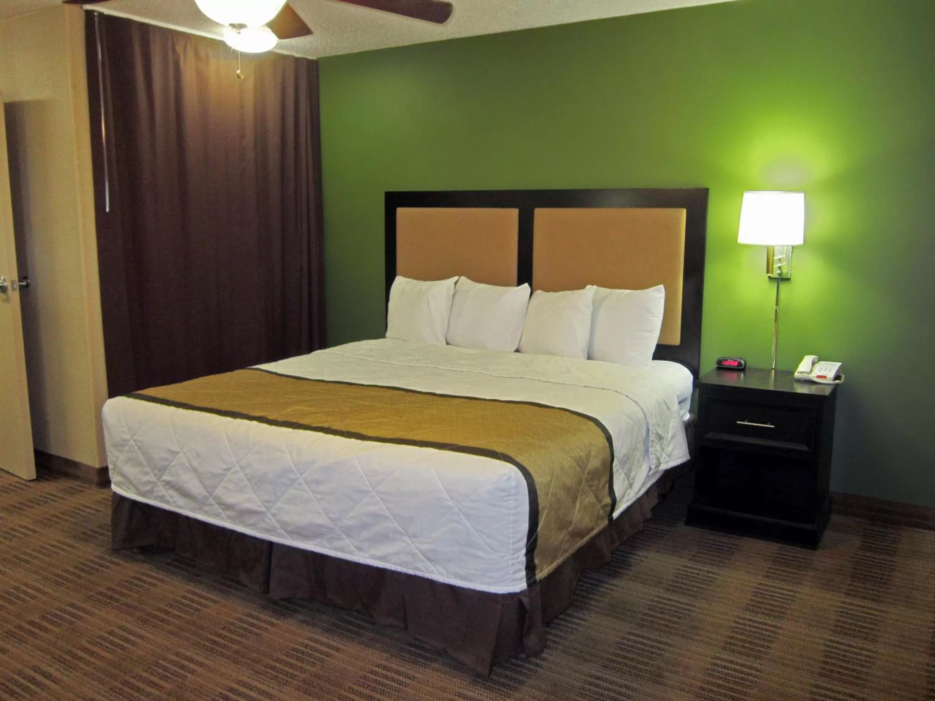 Bed in Extended Stay America Select Suites - Grand Rapids - Kentwood