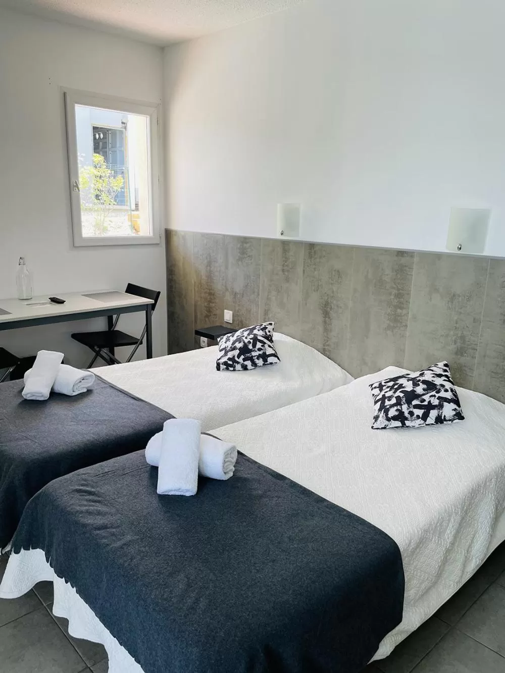 Property building, Bed in Le Clos la Verdière