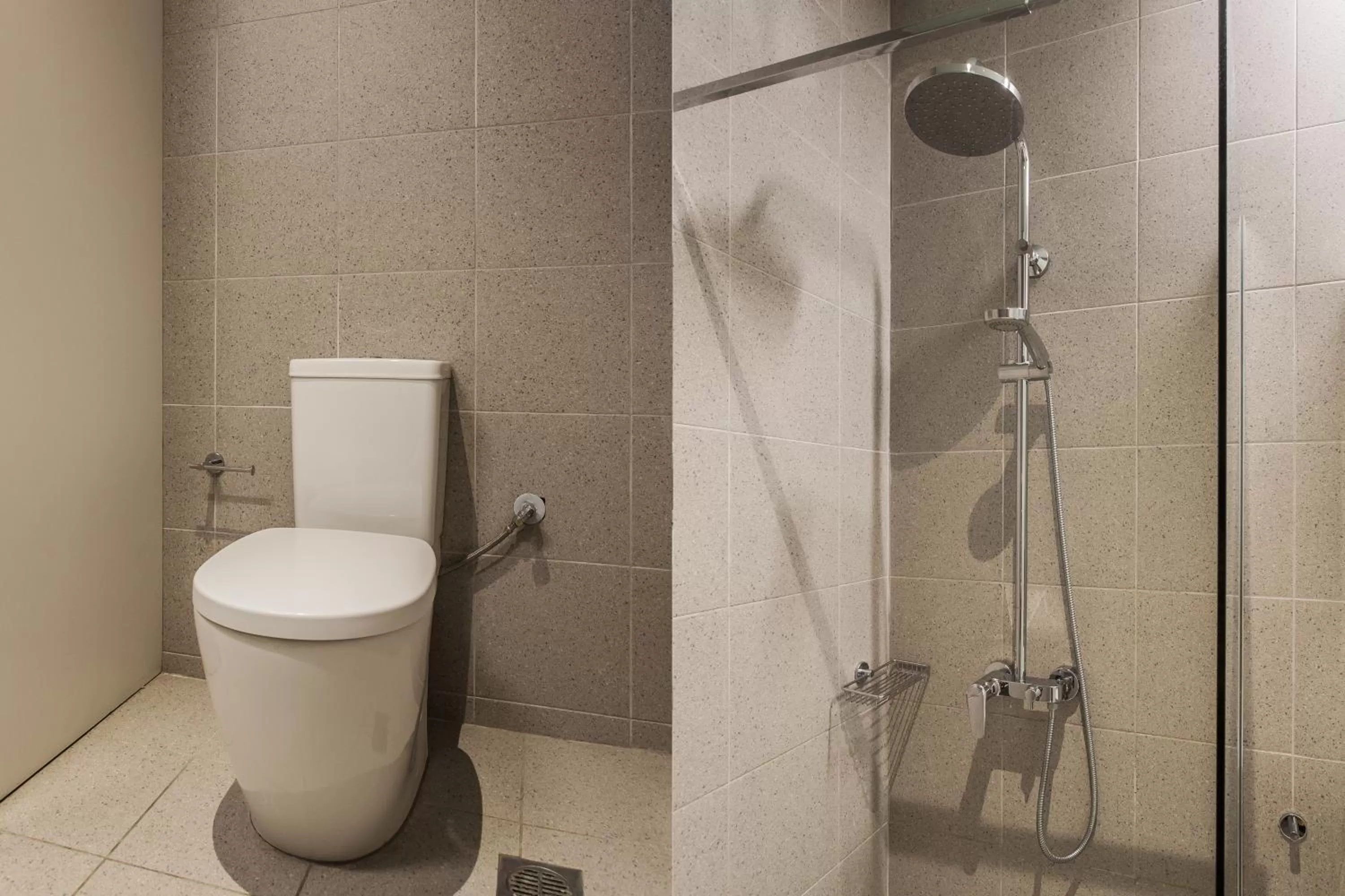 Bathroom in ZOIA The Hill by UPSTREET