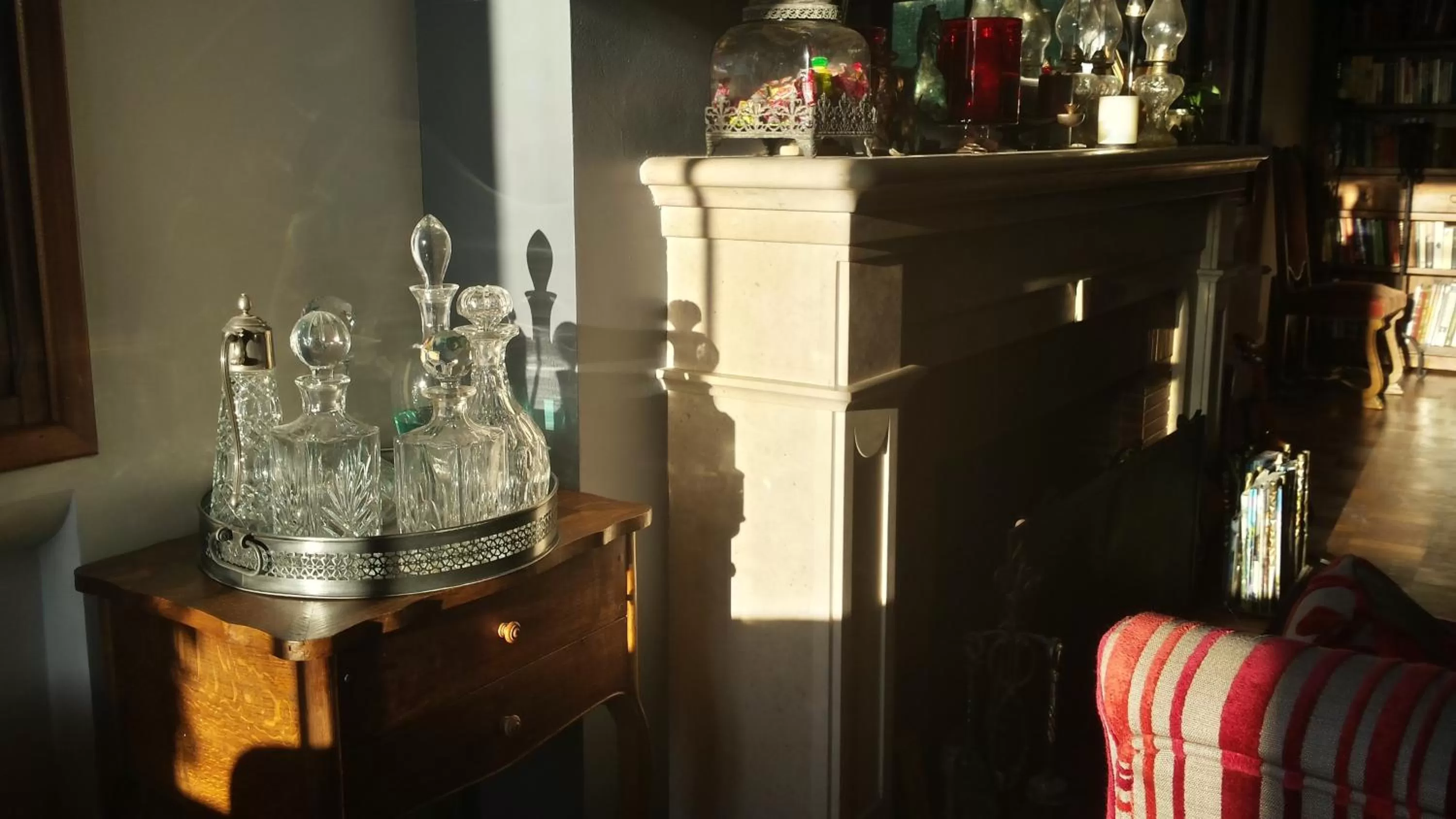 Communal lounge/ TV room in 13 Bees