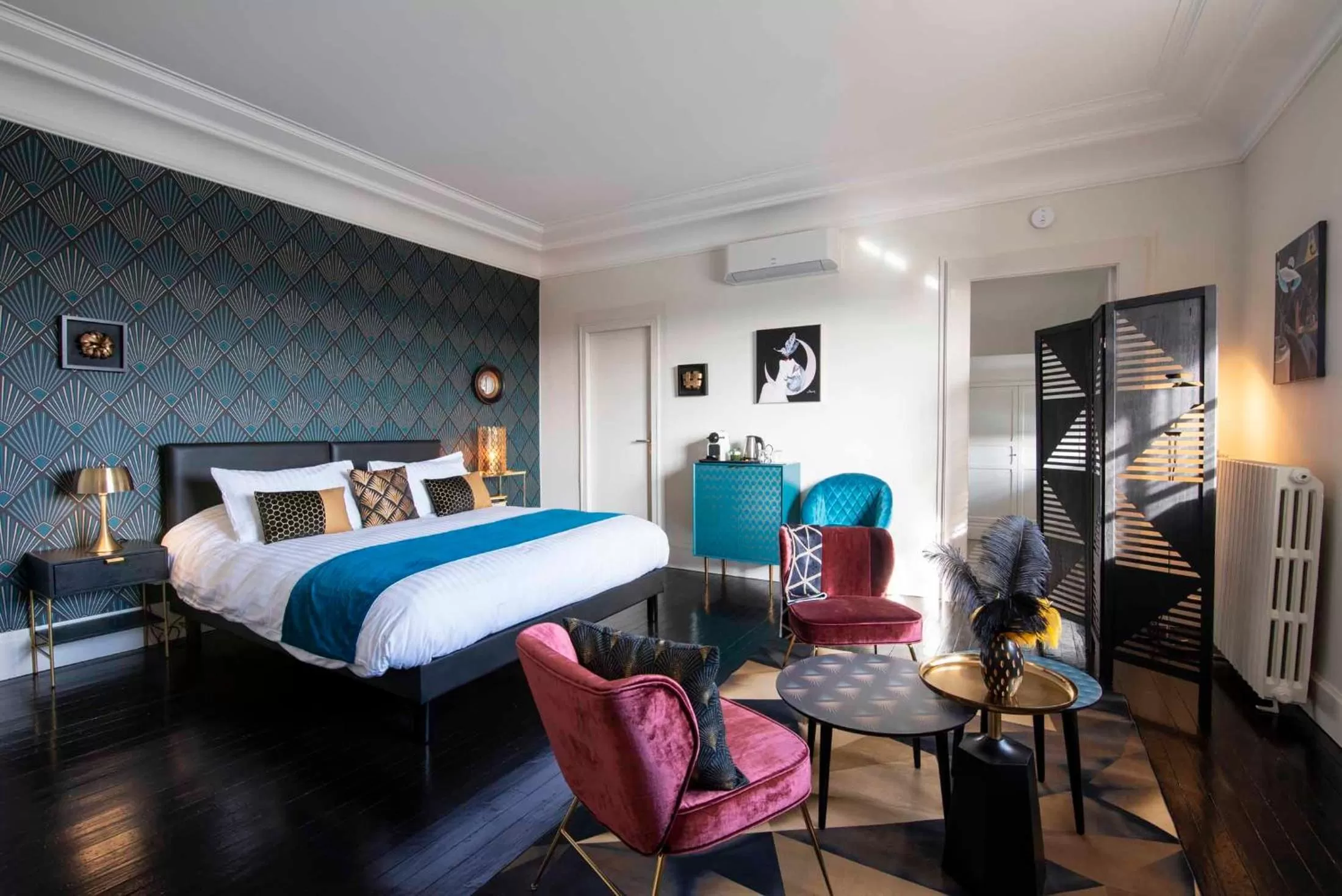 Bedroom, Bed in Quand la ville dort