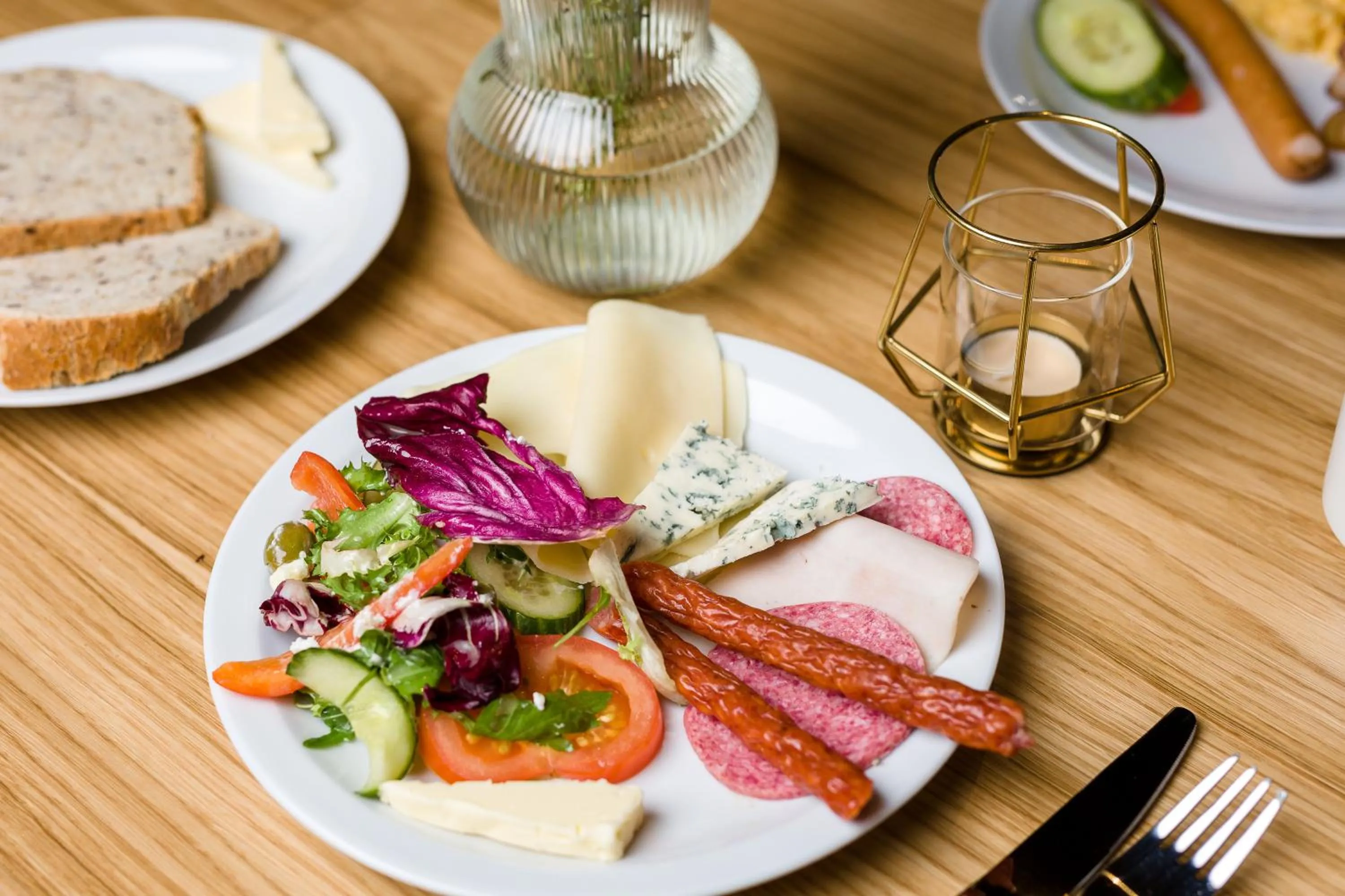 Restaurant/places to eat in Hotel Molo