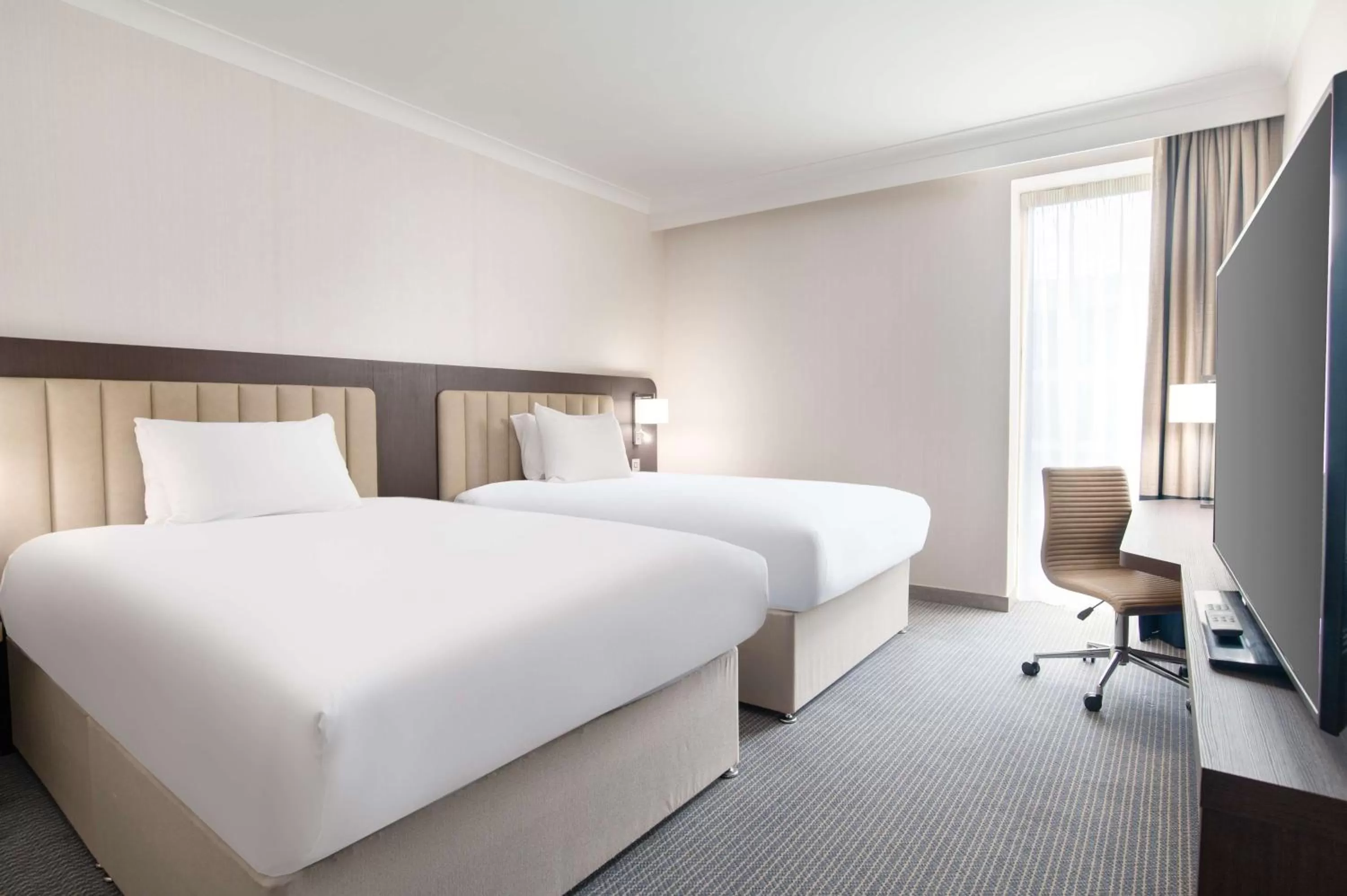 Bedroom, Bed in Hilton London Gatwick Airport