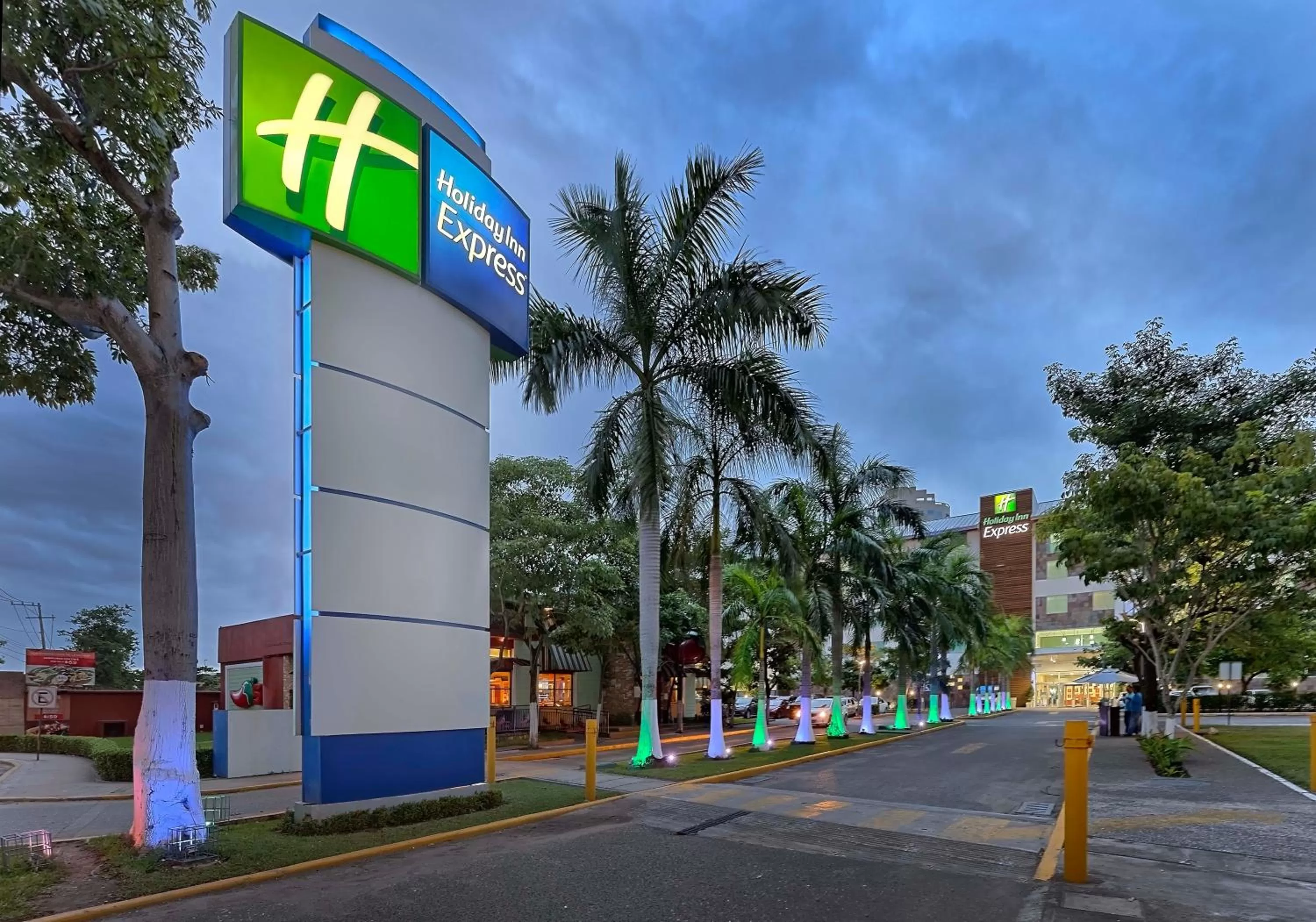 Property building in Holiday Inn Express Villahermosa by IHG