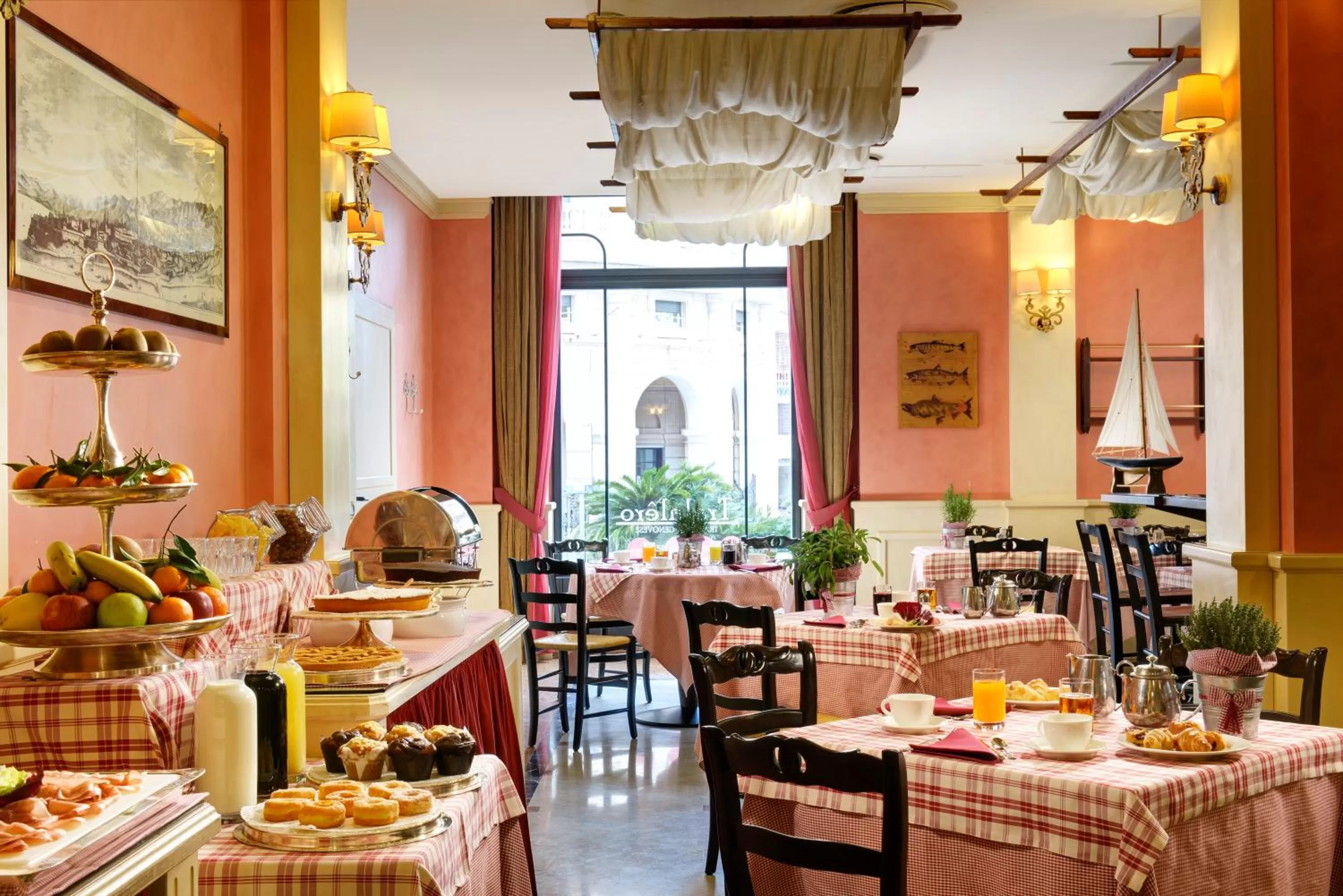 Restaurant/places to eat in Hotel Continental Genova