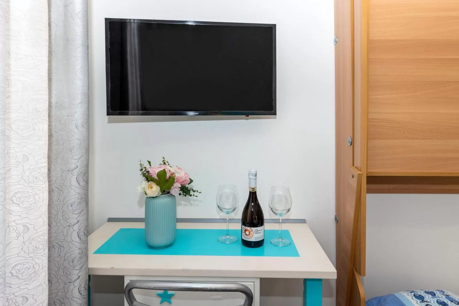 TV/Entertainment Center in B&B Oasi