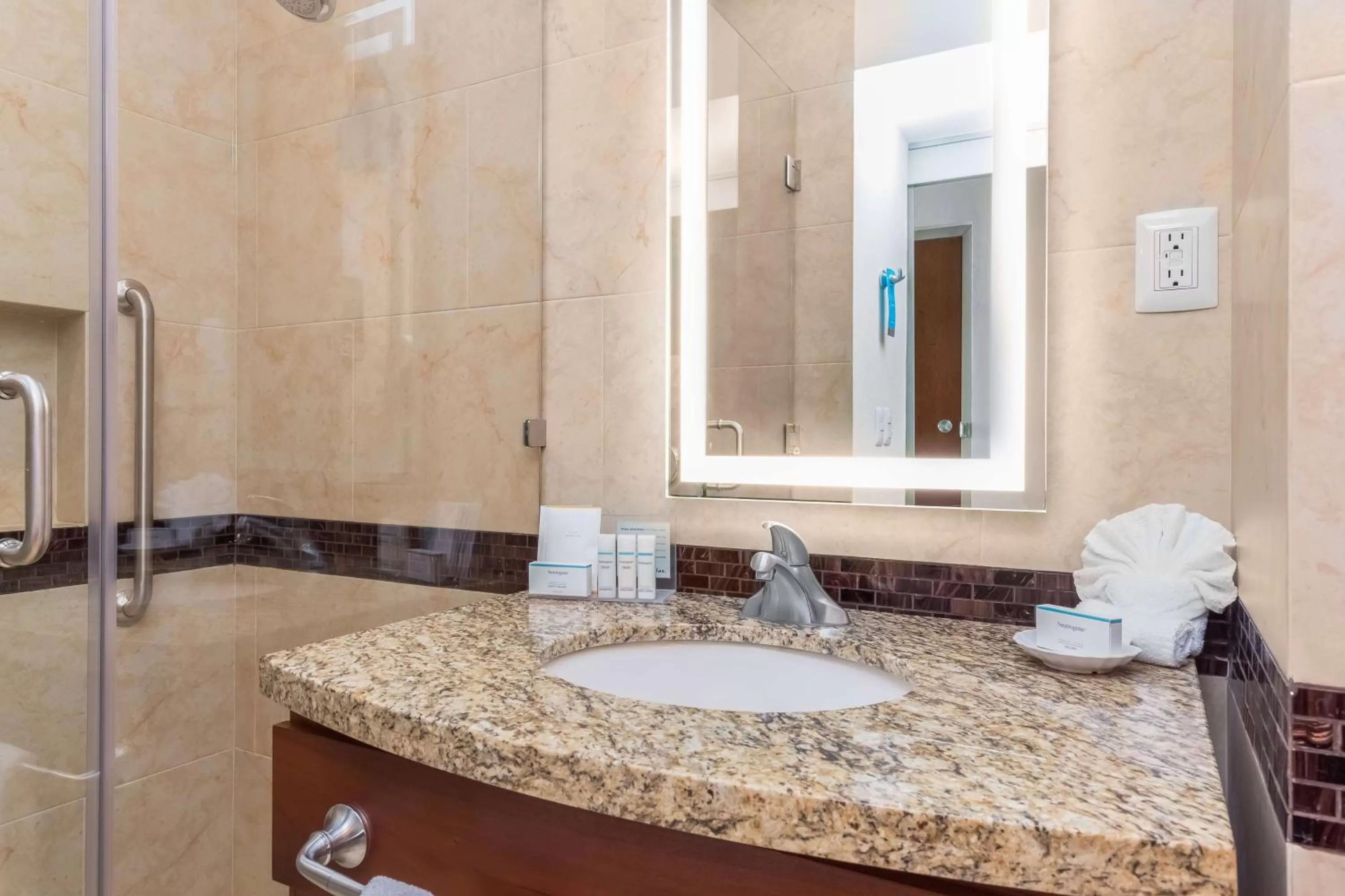 Bathroom in Hampton Inn & Suites by Hilton Los Cabos